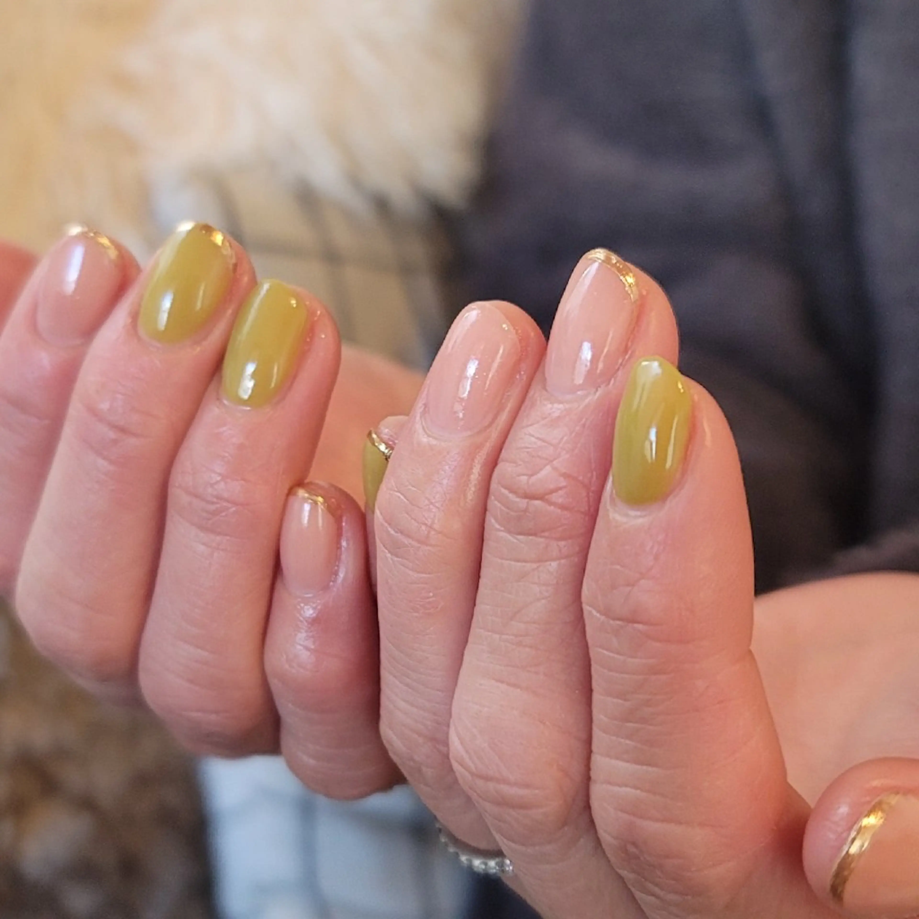 ネイル フレンチネイル ゴールド グリーン ラメ(グリッター) ピンク 🌲🌳🚪iiit o🌲🌳🌲のネイルデザイン