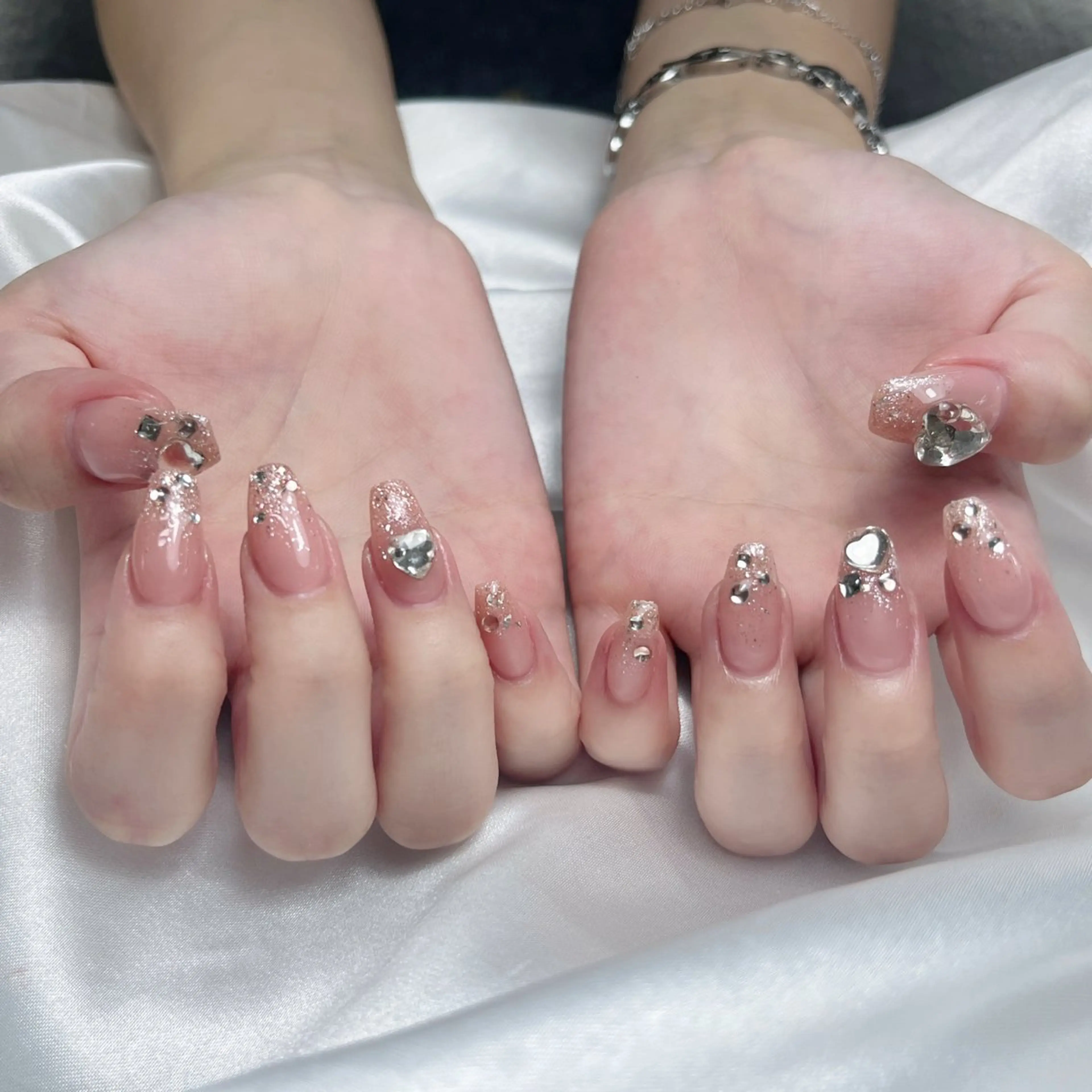 ネイル アートネイル ジェルネイル キラキラネイル 持ち込み ワンホンネイル ハンドネイル ハンドケア Panda chan Novaのネイルデザイン