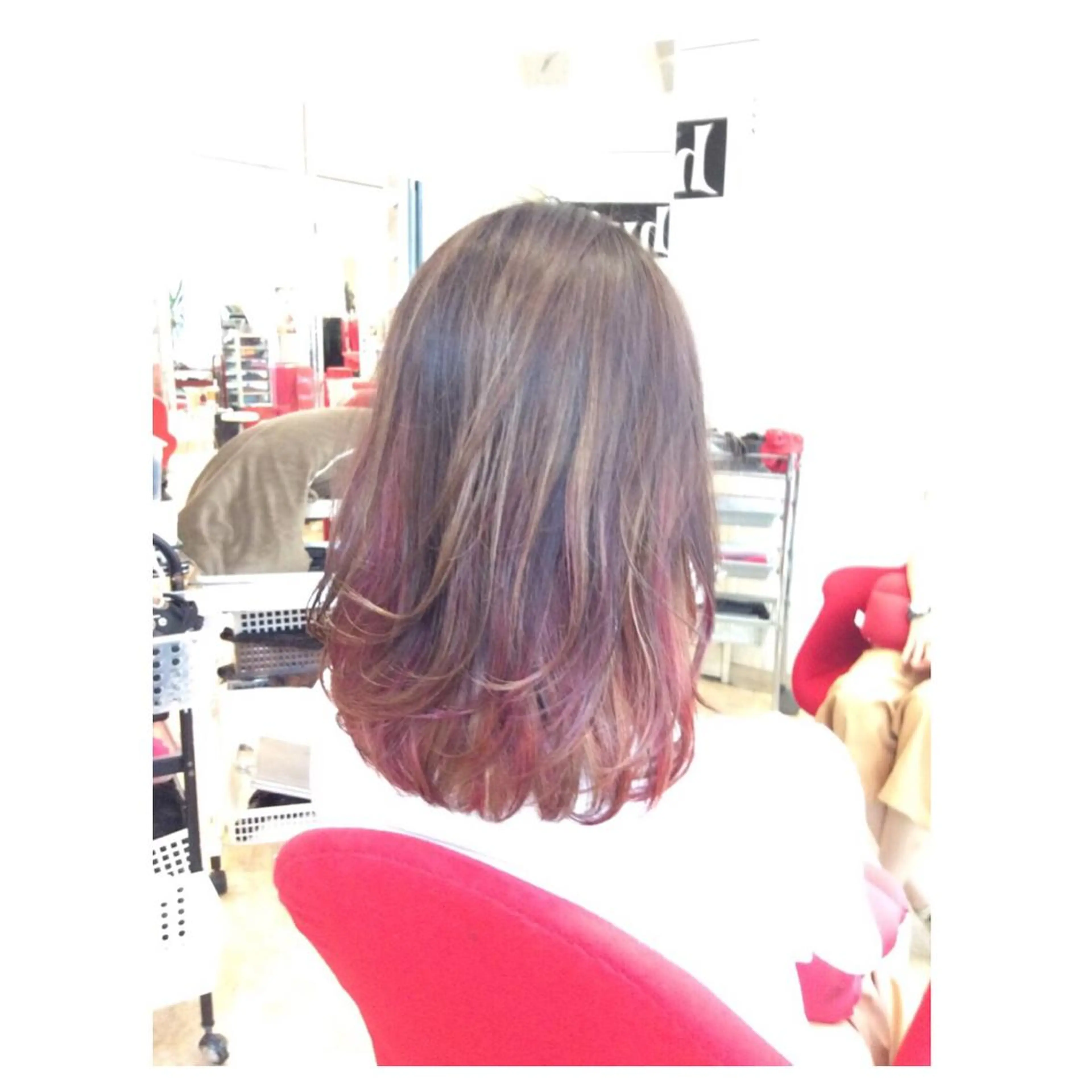 ミディアム カラー オレンジ パープルカラー TOMOYAレイヤー ブリーチ縮毛矯正のヘアスタイル