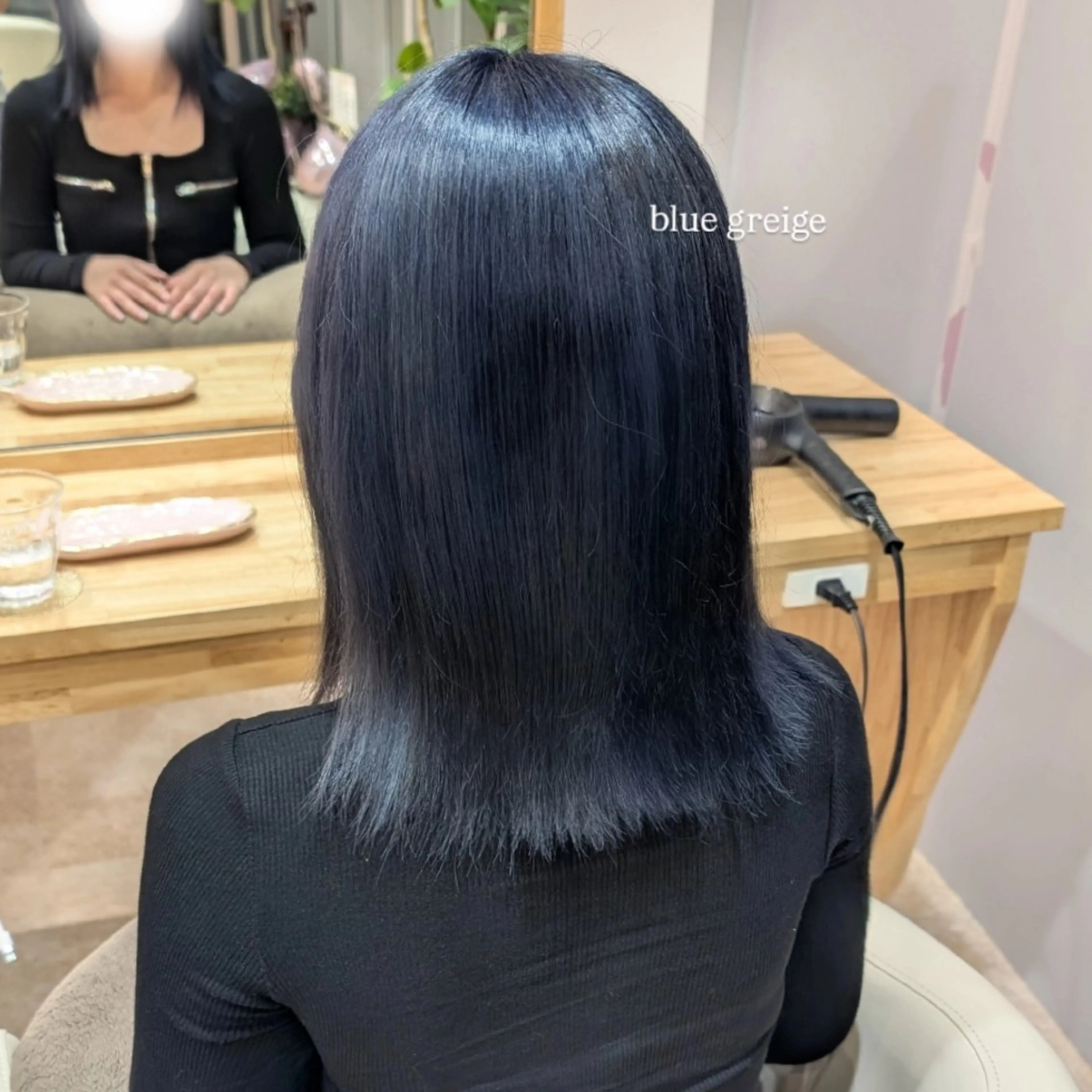 ミディアム カラー ブリーチ ネイビーカラー 彩桜/艶カラー/小顔 に見せるカット✂のヘアスタイル