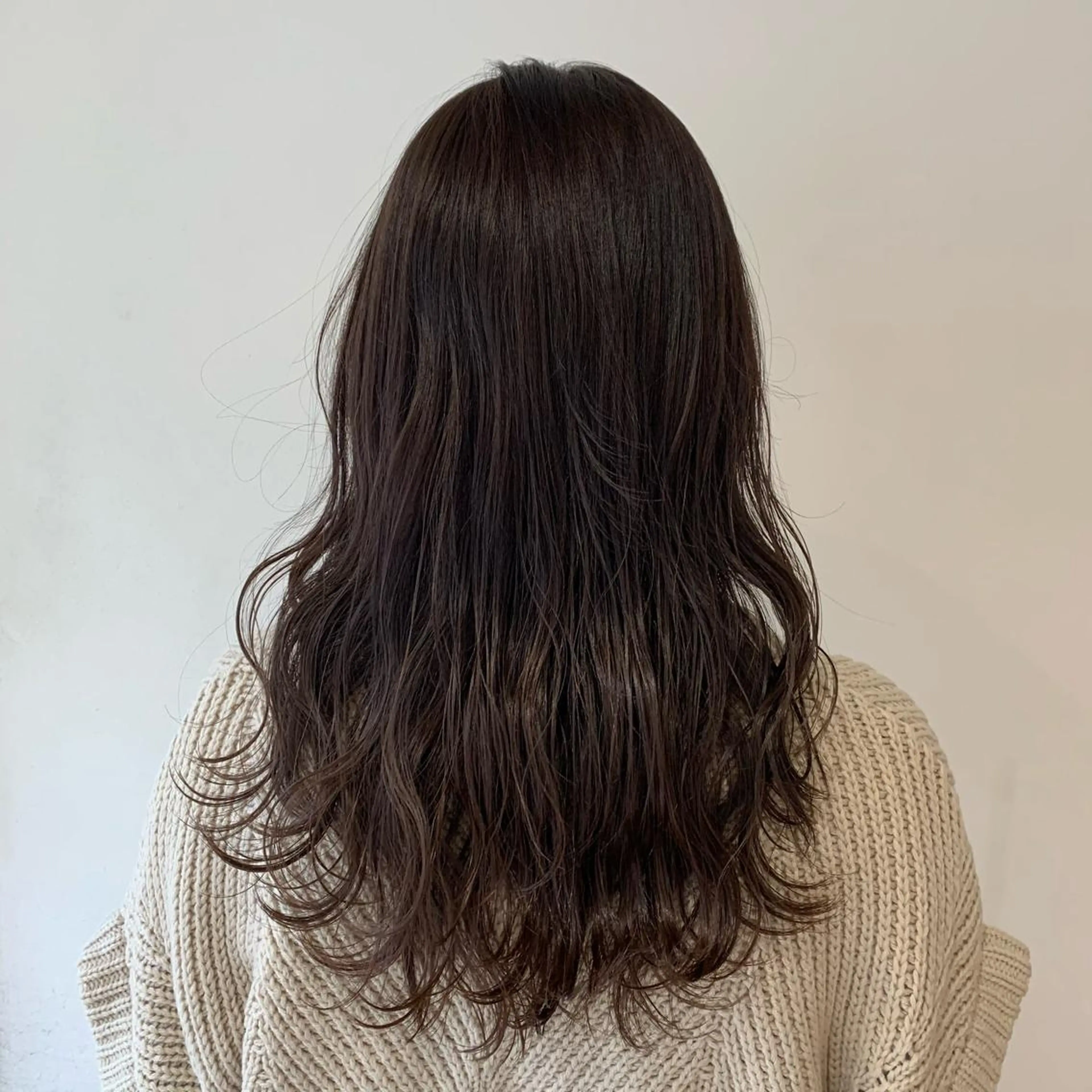 セミロング カラー グレージュ 夏海 大宮美容室のヘアスタイル