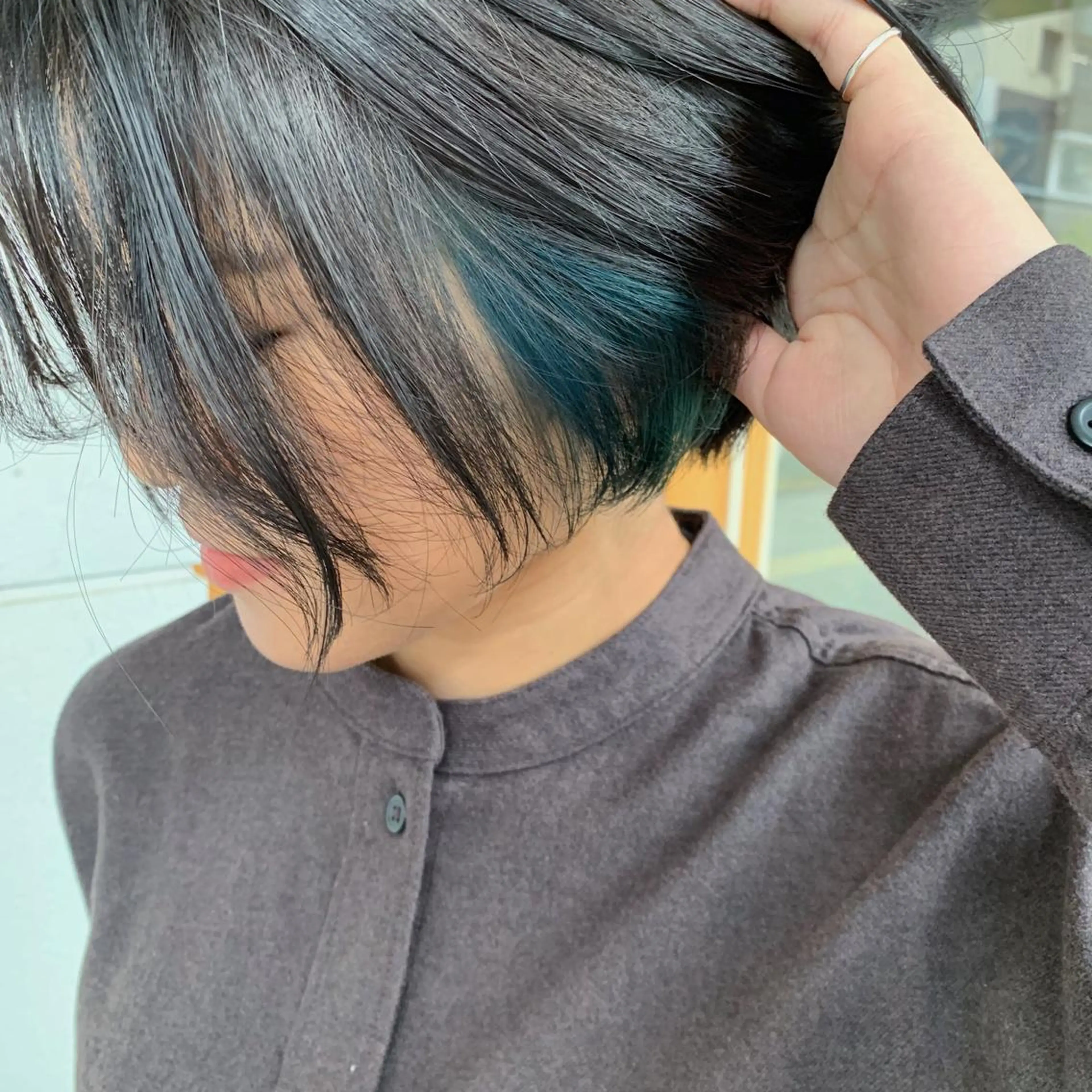 ショート カラー 黒髪 ブルーカラー ブルーブラック イヤリングカラー ショートヘア ヘアカラー m ā l o.🌷 サカモトマイコのヘアスタイル