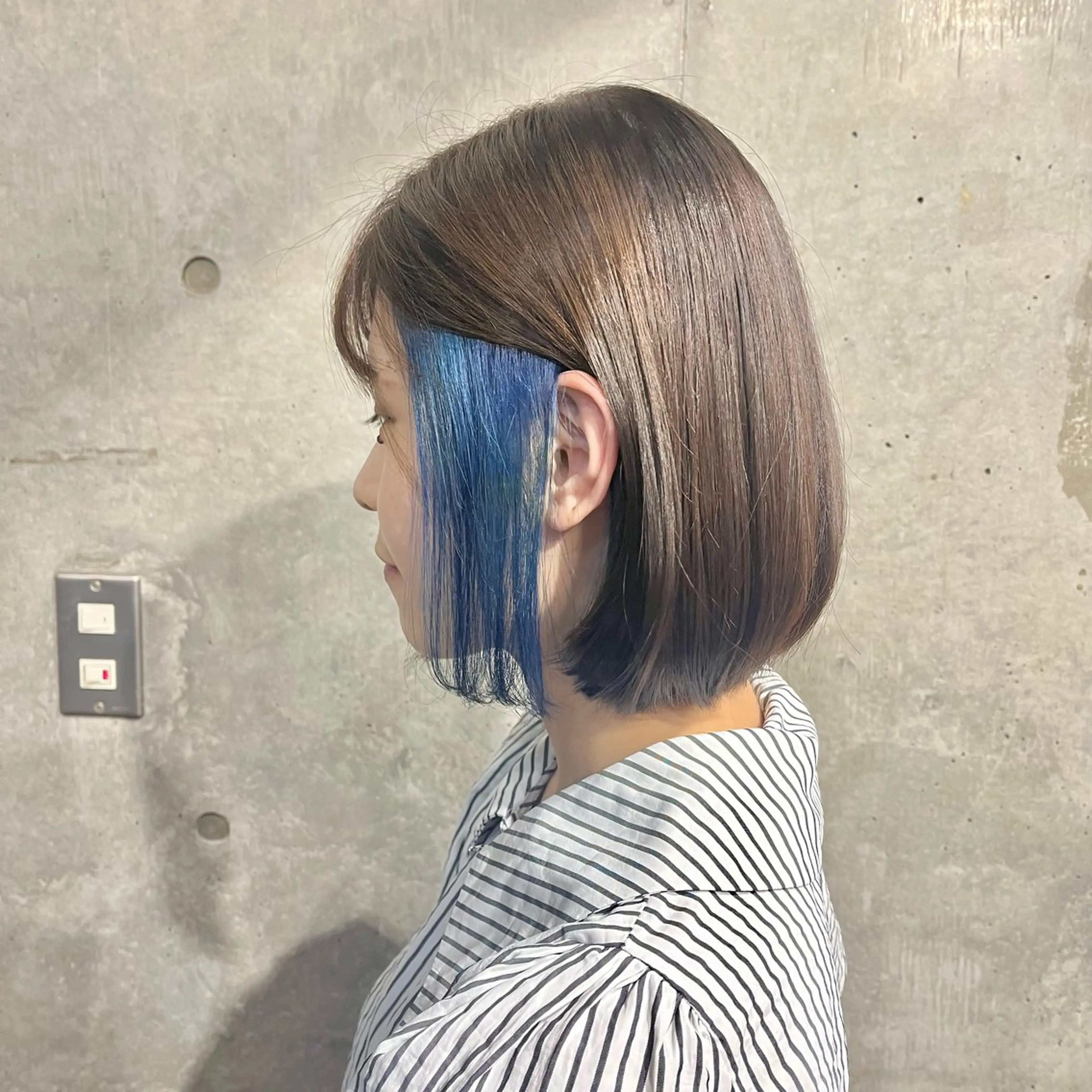 ミディアム カラー ブリーチ ブルーカラー ケアブリーチ ダブルカラー イヤリングカラー ヘアカラー 藤澤 夏実/インナーカラーのヘアスタイル
