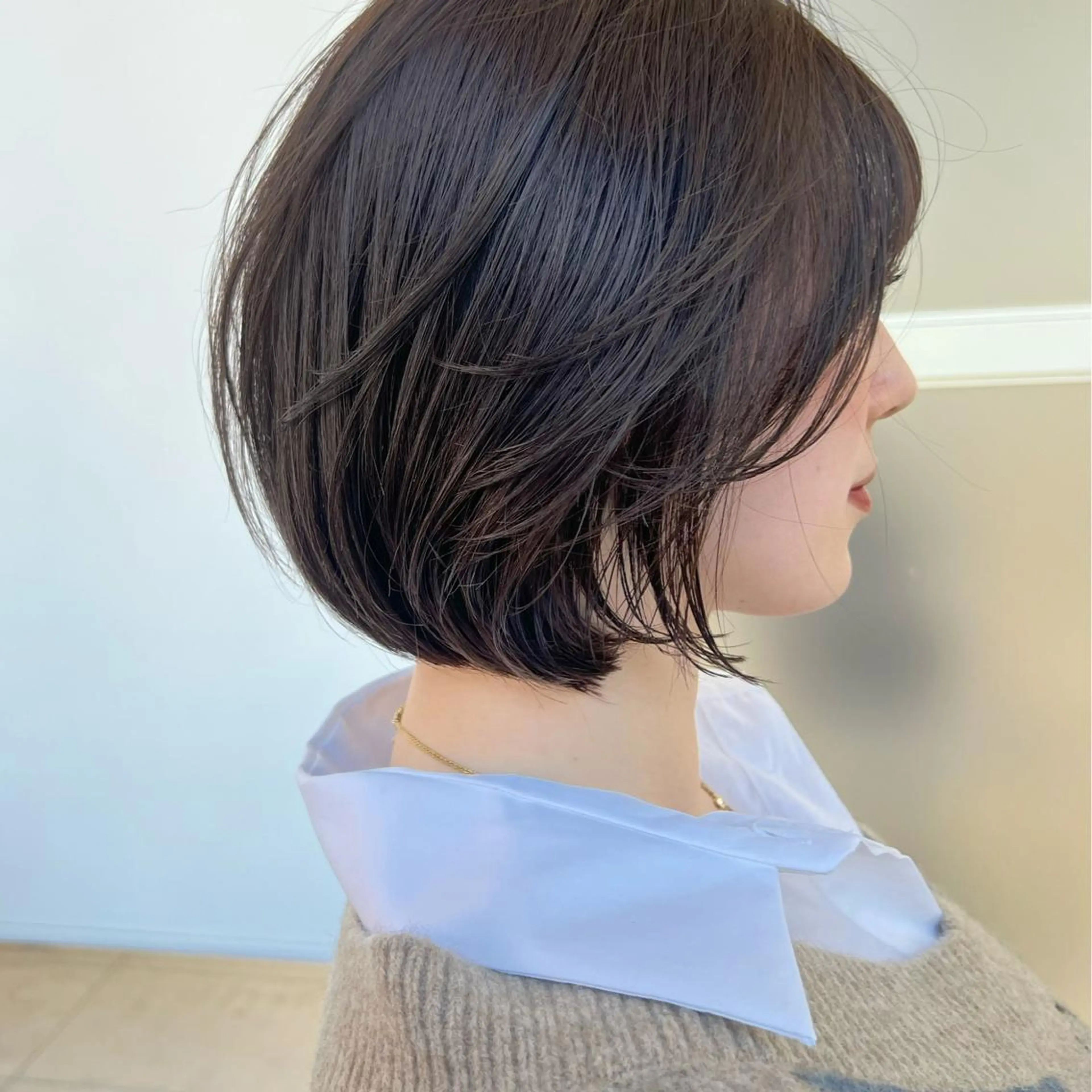 ショート カラー ベージュカラー グレージュ ボブ くびれヘア くせ毛 カット ヘアカラー トリートメント ニュアンスレイヤー ハイトーンカラーのヘアスタイル
