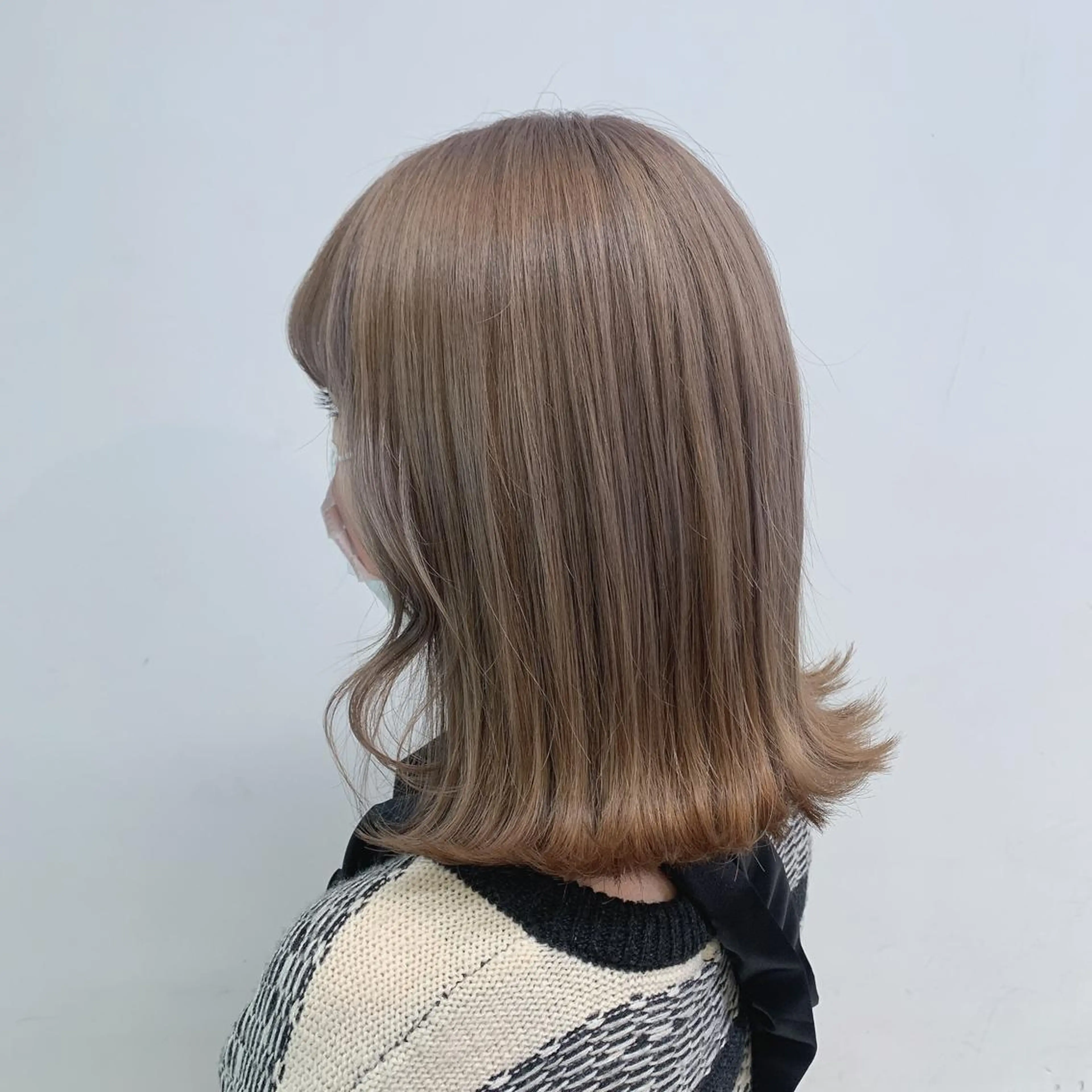 セミロング ヘアカラー トリートメント ブリーチカラー 🩵MIZUKIのヘアスタイル