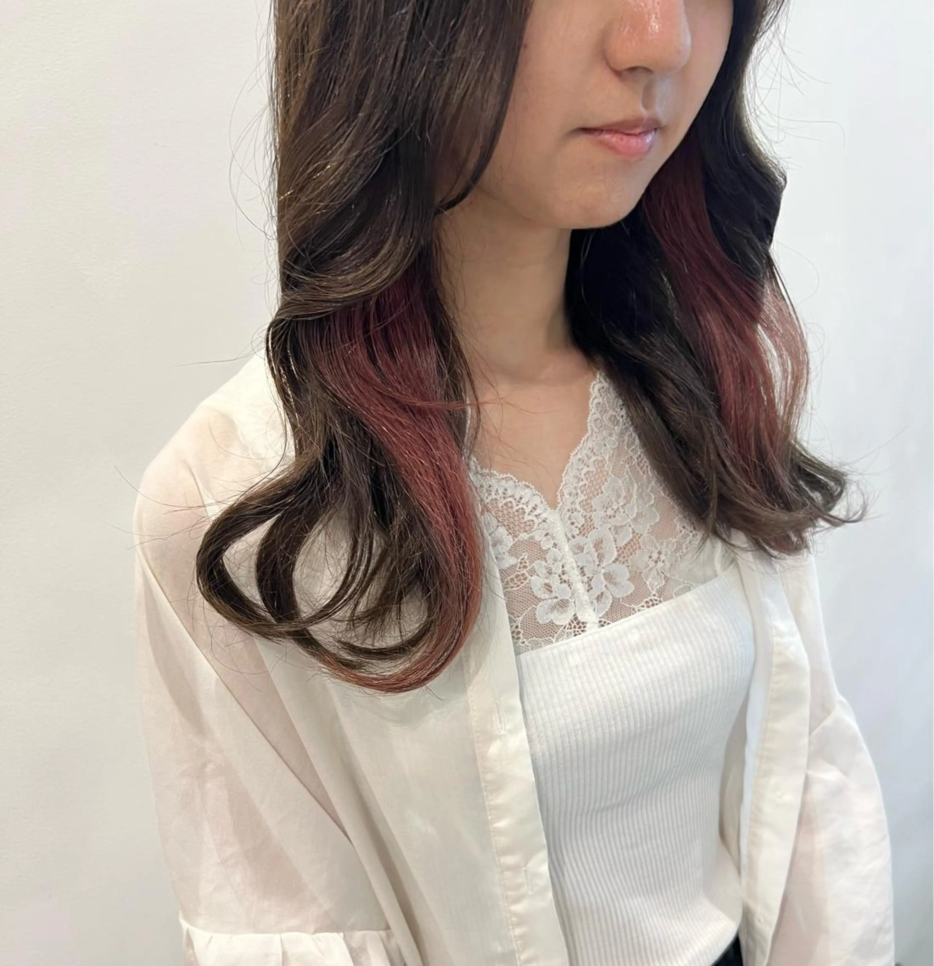 セミロング カラー ブリーチ インナーカラー ヘアカラー 吉川 陽菜のヘアスタイル