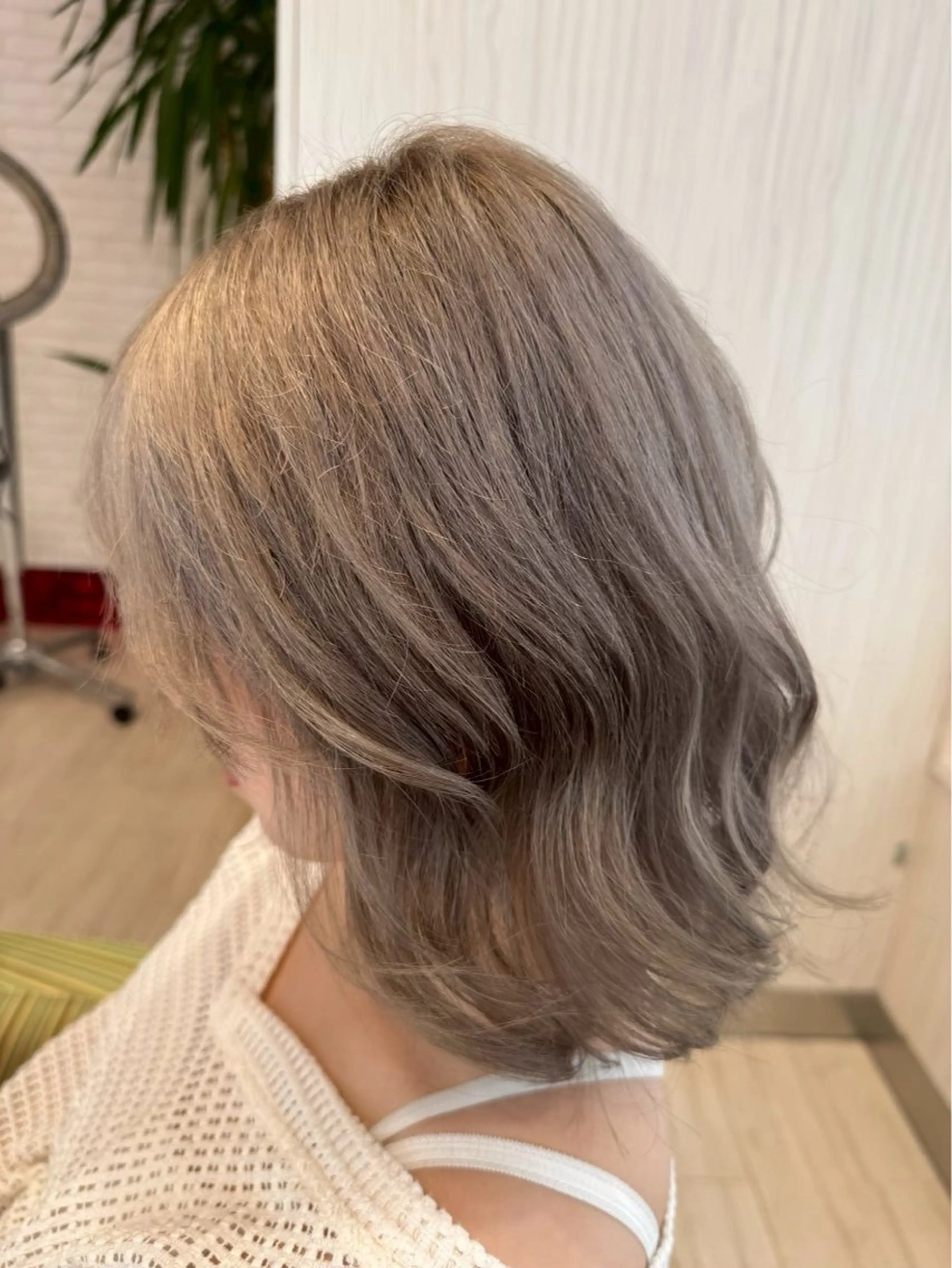 ミディアム カラー 土屋 咲希のヘアスタイル