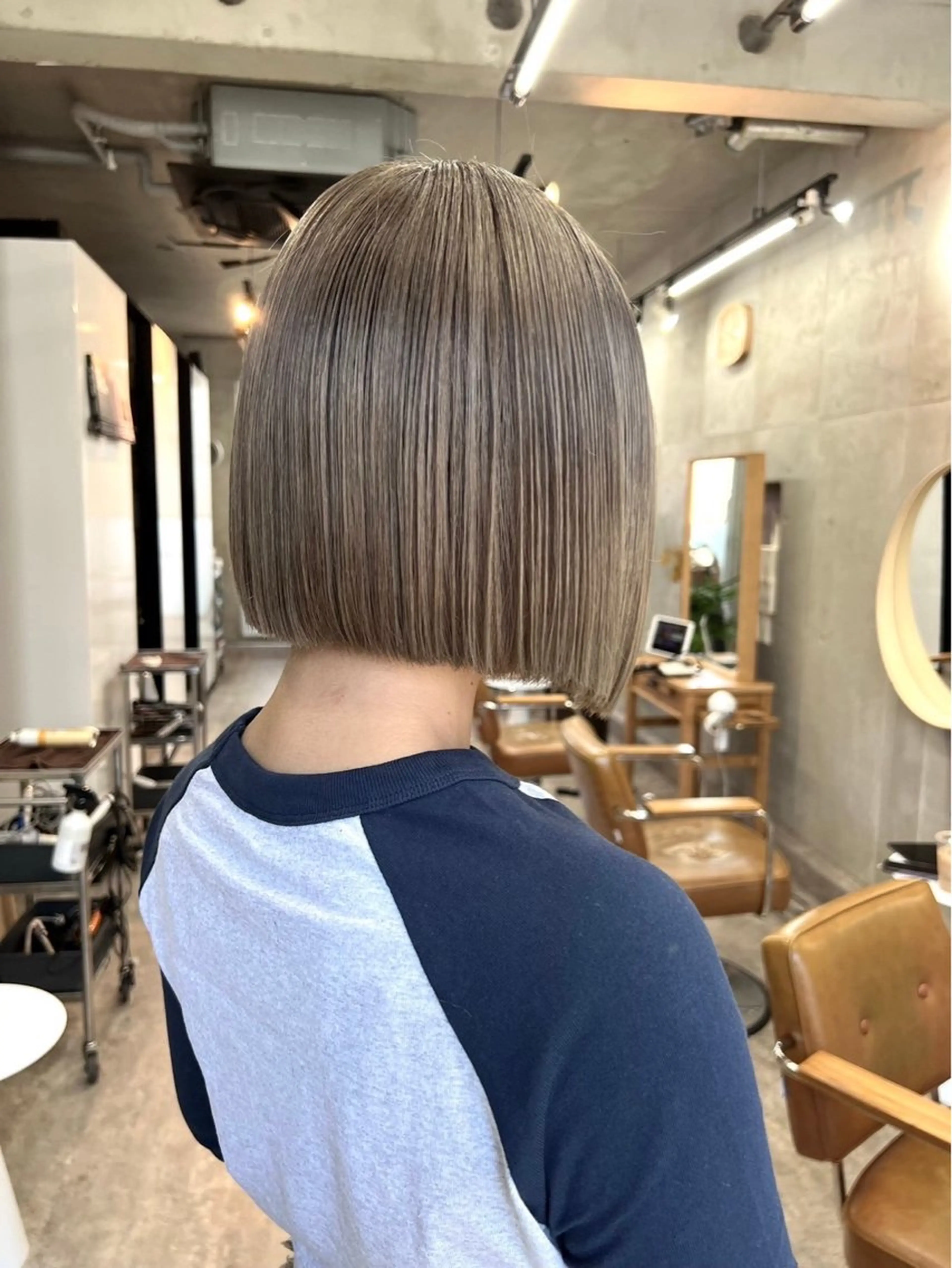 ショート 切りっぱなしボブ ボブ くびれヘア 髪質改善 レイヤーカット カット ヘアカラー トリートメント SALT WATER所属・南堀江ハイトーン ×カットMIKU🍒のヘアスタイル