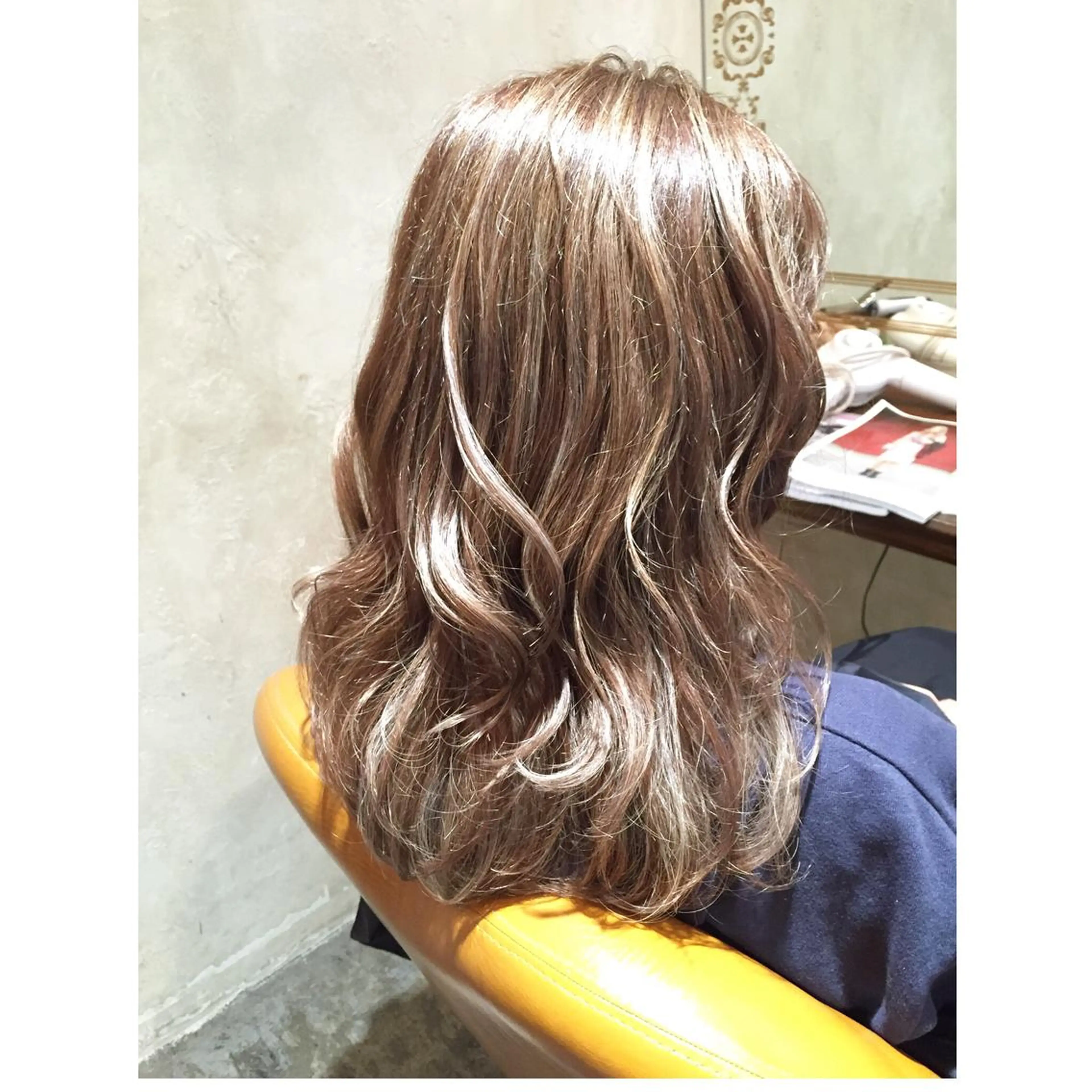 セミロング カラー アッシュ ハイライトカラー ハイライト Salon de MiLK所属・露木 啓介のヘアスタイル