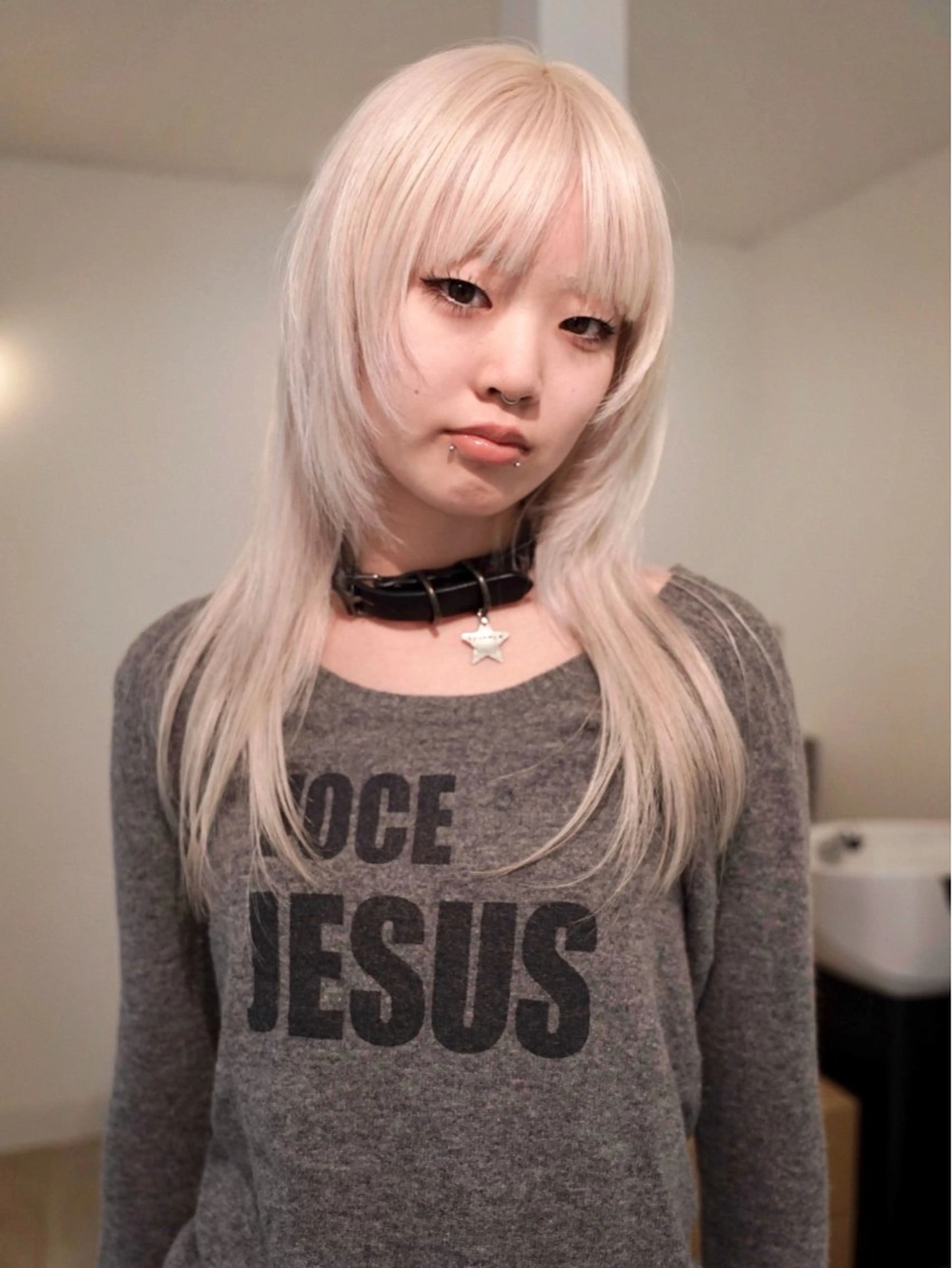 セミロング カラー ブロンド ホワイトブロンド レイヤーカット カット ヘアカラー トリートメント デザイン/レイヤー Kaito🐩/栄のヘアスタイル