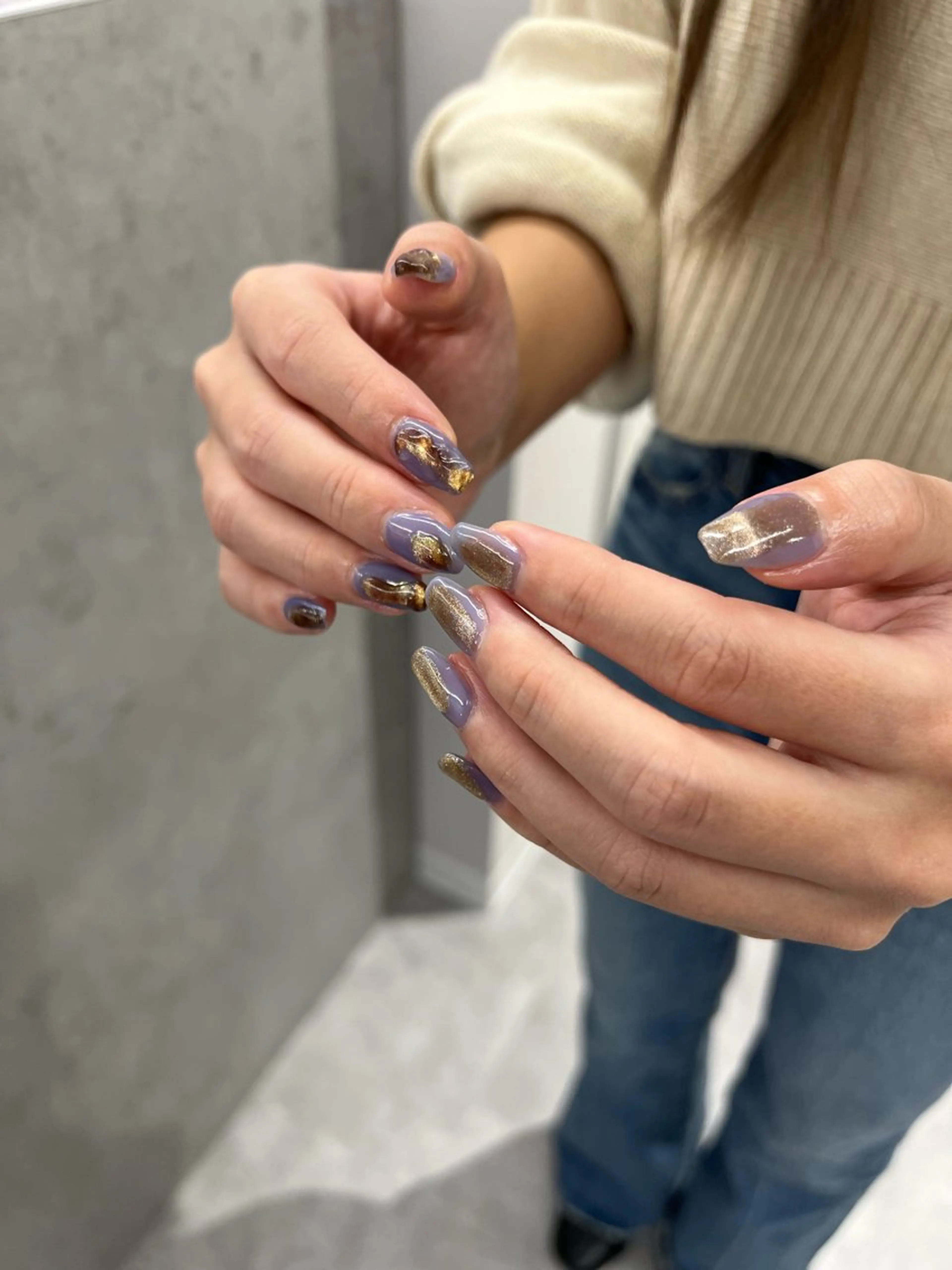 ネイル ブラウン ミラーネイル ぷっくりネイル パープル ハンドネイル ハンドケア Bana_ Nailのネイルデザイン