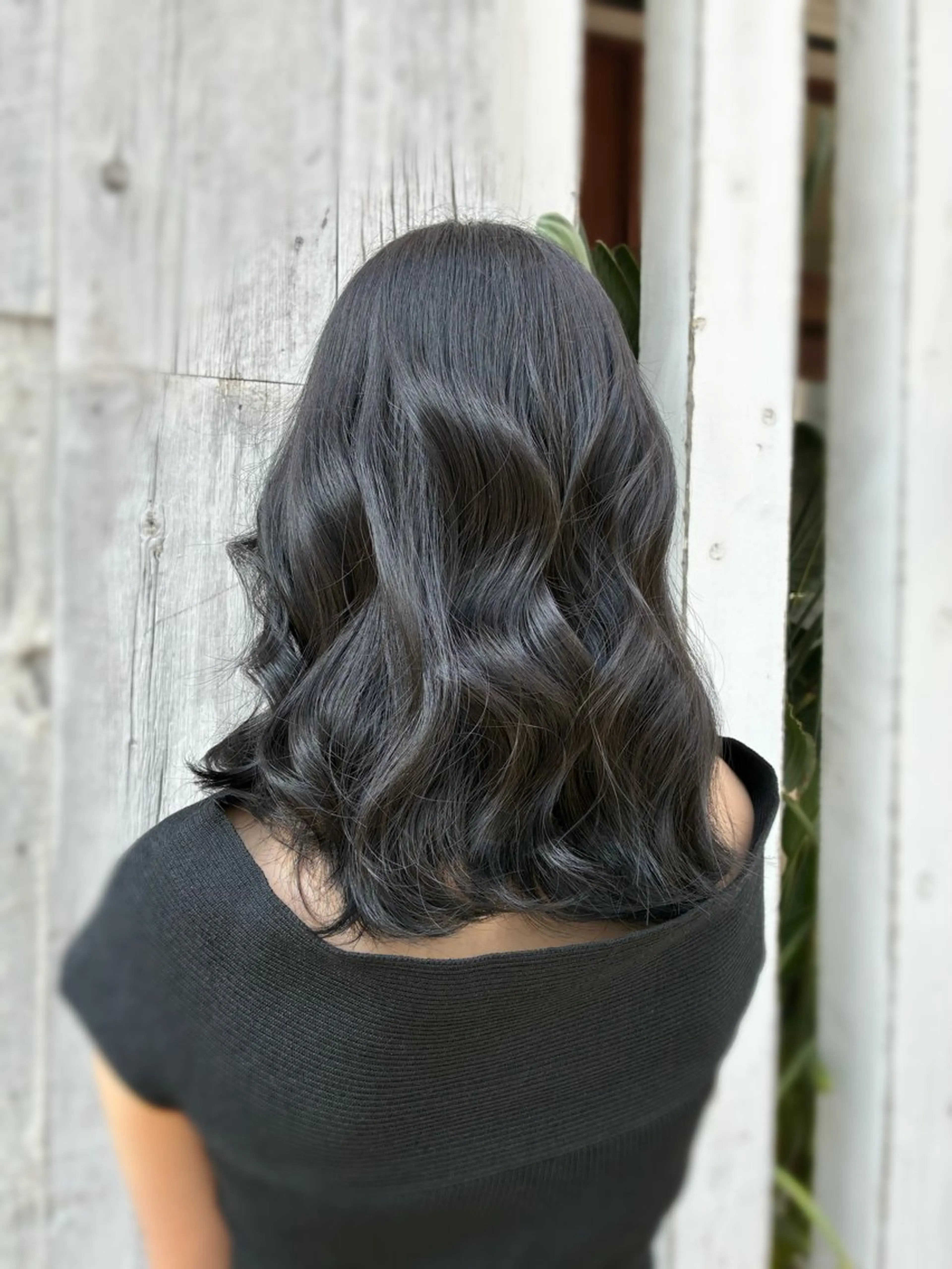 ミディアム カラー 黒髪 ブルーカラー ブルーブラック ヘアカラー トリートメント 梅原 姫🍬🐰のヘアスタイル