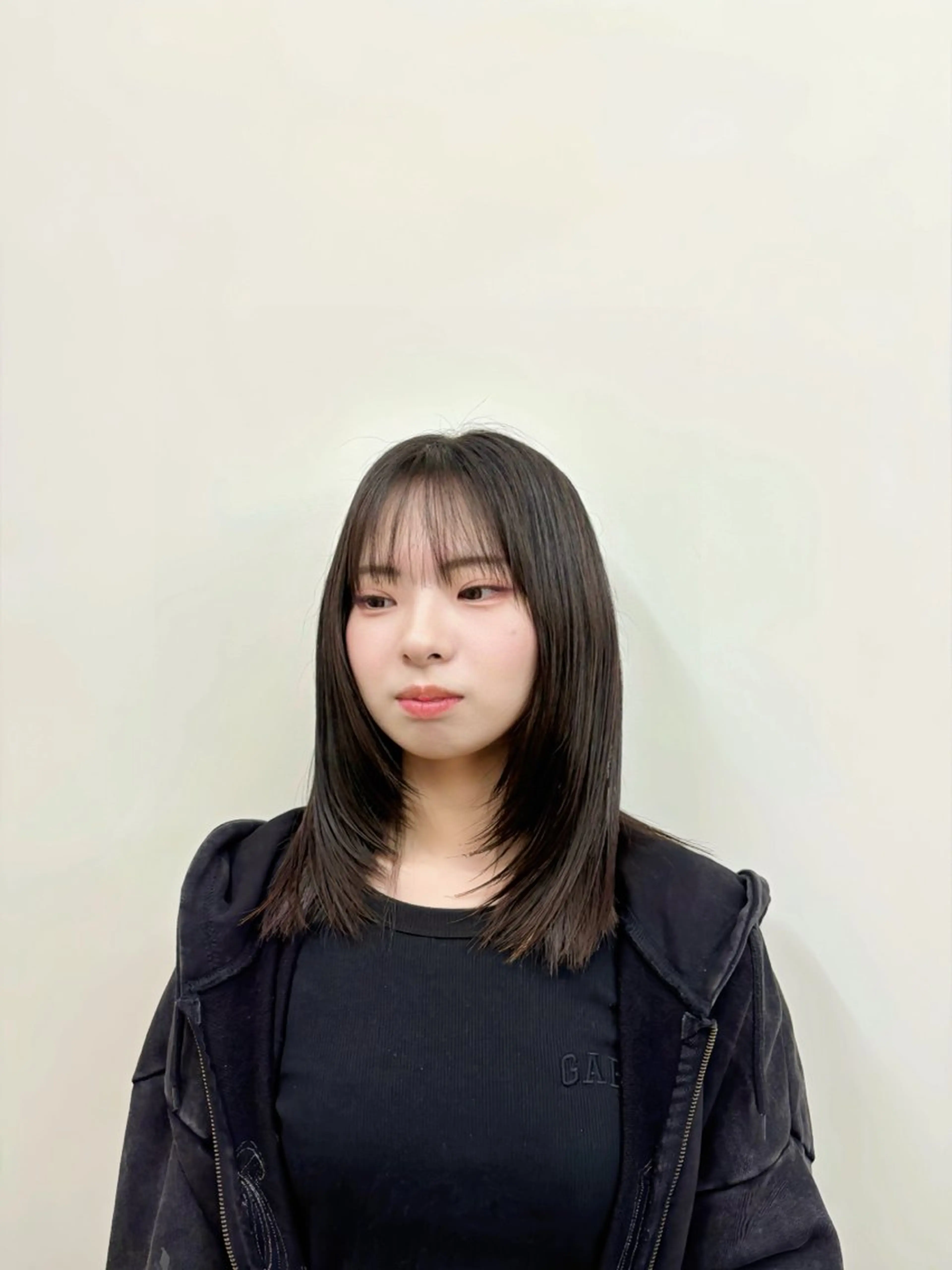 ミディアム 顔まわりレイヤー 顔周りカット レイヤーカット SiSTA 自由が丘所属・自由ヶ丘 ボブ/レイヤーのヘアスタイル