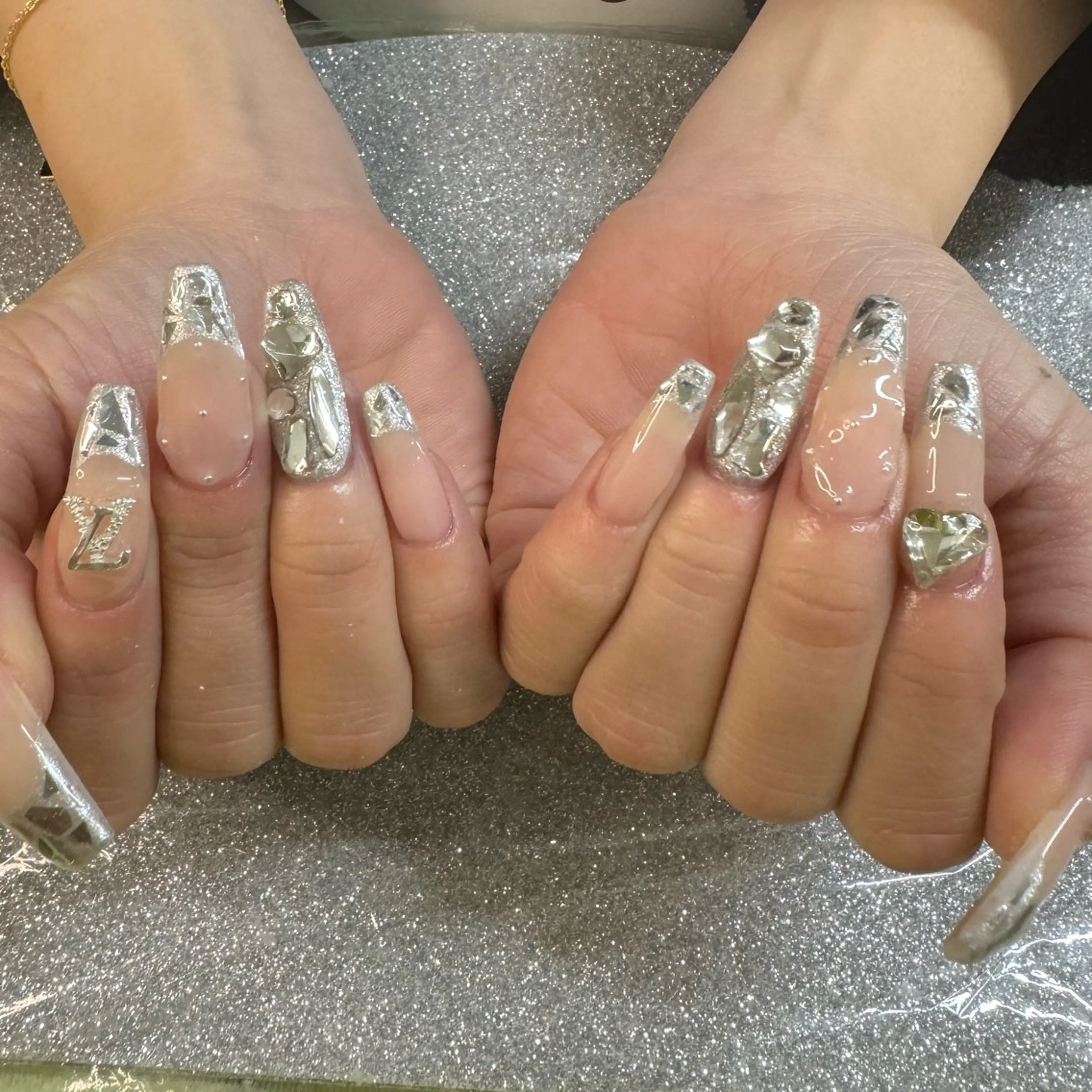 ネイル ハンドネイル VIERU RIRIKA🌻のネイルデザイン