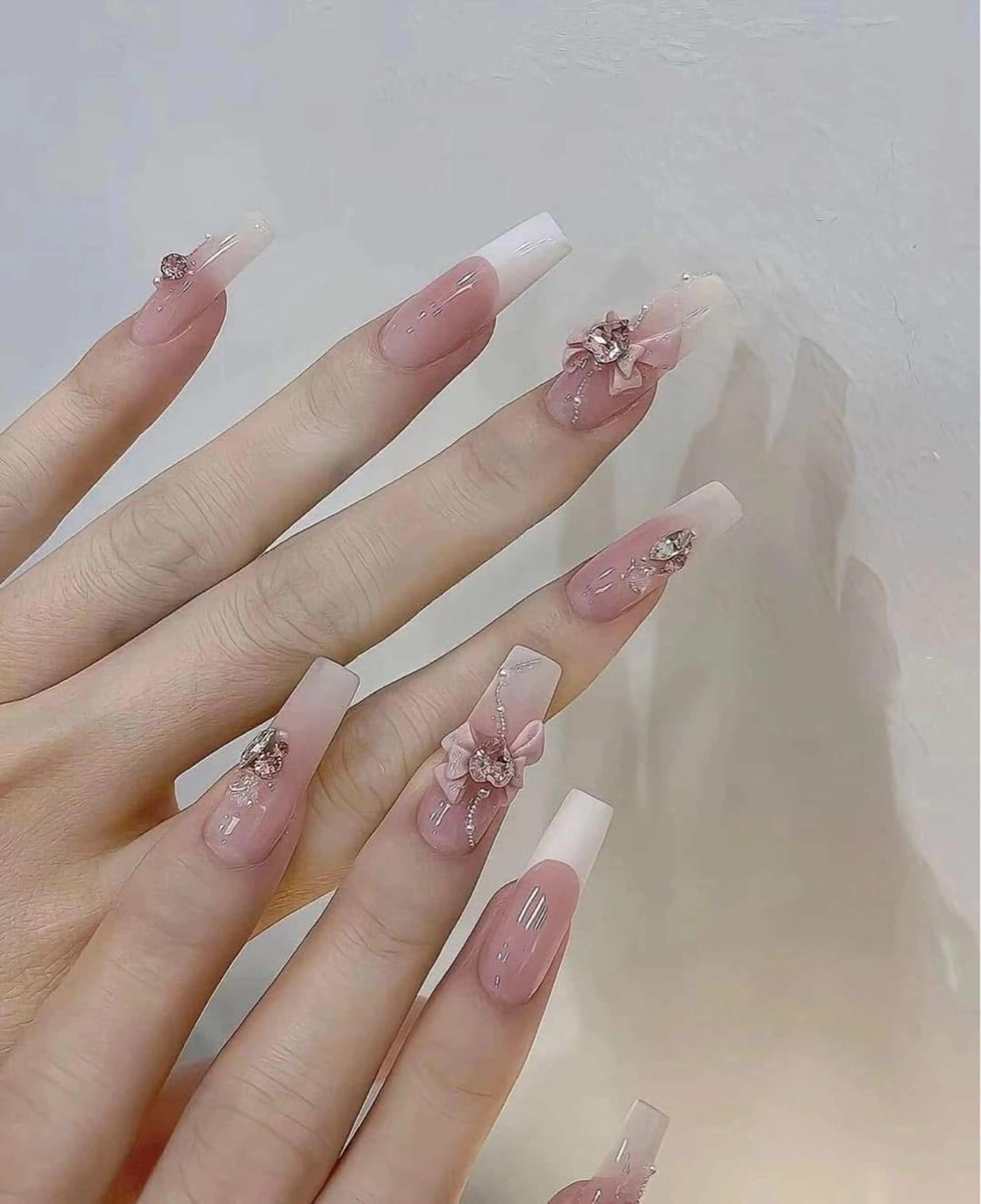 ロング ハンドネイル Bibi beauty spa Osaka所属・Chann Channのネイルデザイン