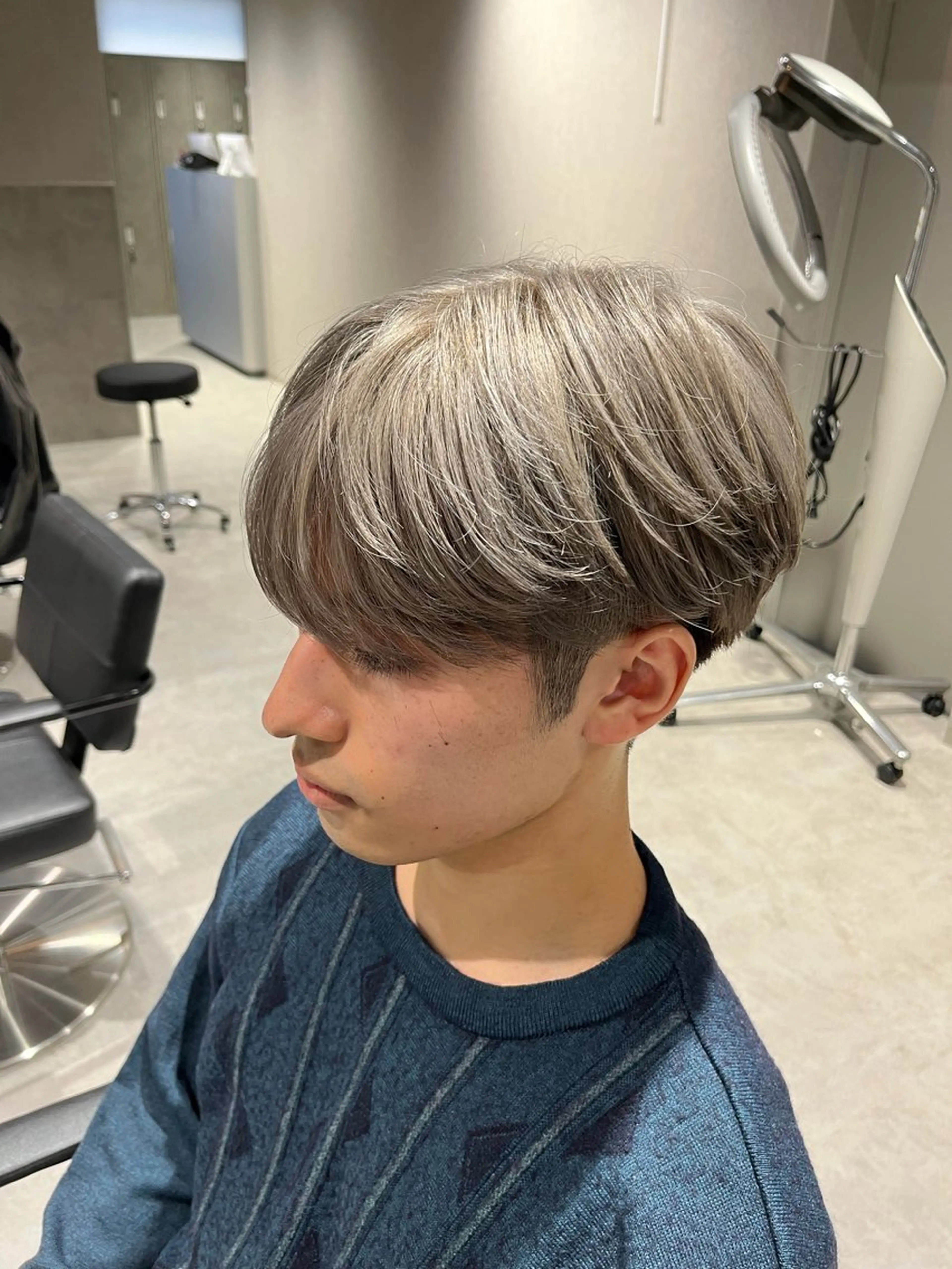 ショート カラー パーマ メンズ メンズパーマ ベージュカラー シルバー シルバーベージュ ニュアンスパーマ カット ヘアカラー トリートメント メンズ縮毛矯正🦊ハ イトーン　RYOKAのヘアスタイル