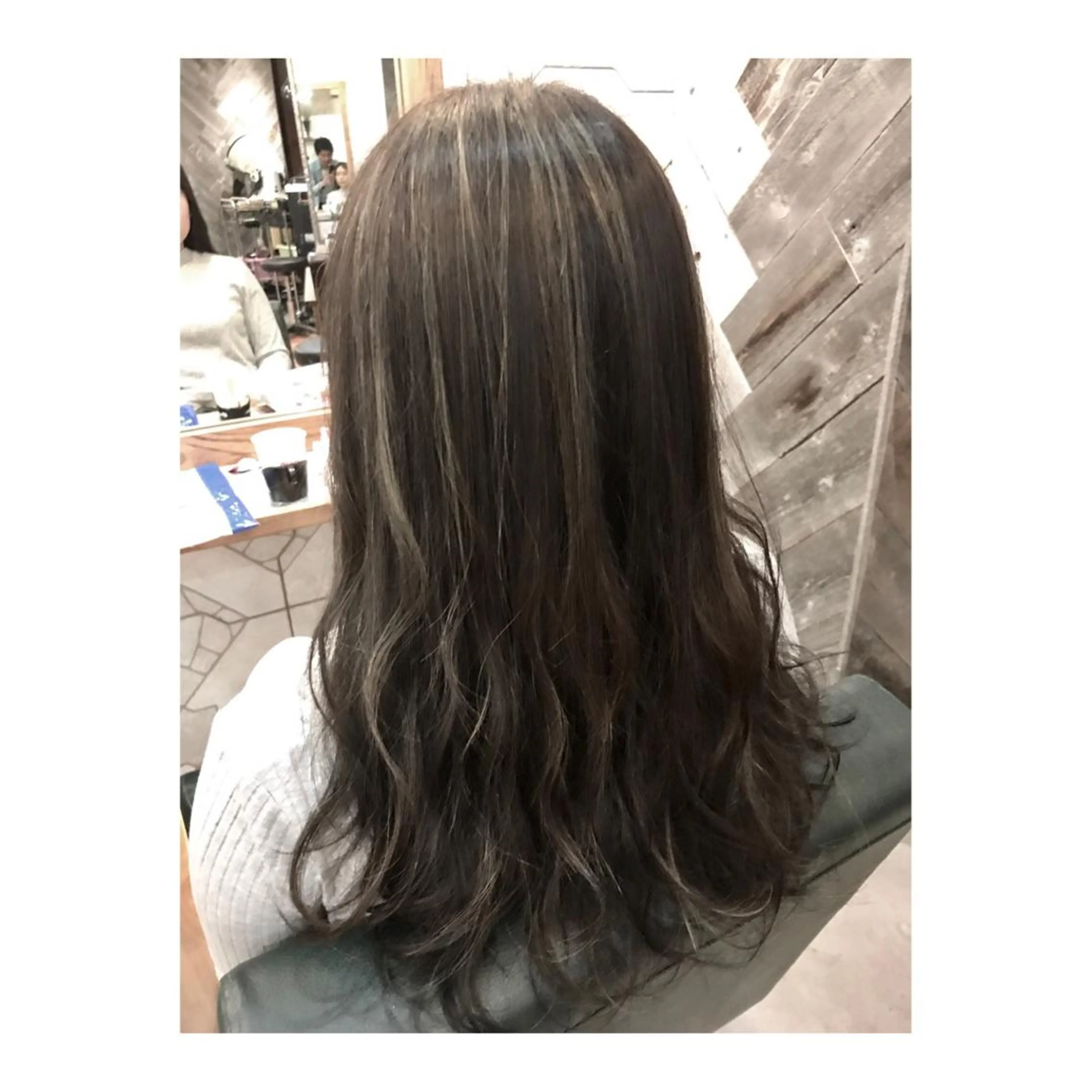 憧れの外国人風カラーに☆ハイライトorグラデーション+ヘアカラー＋カットの写真