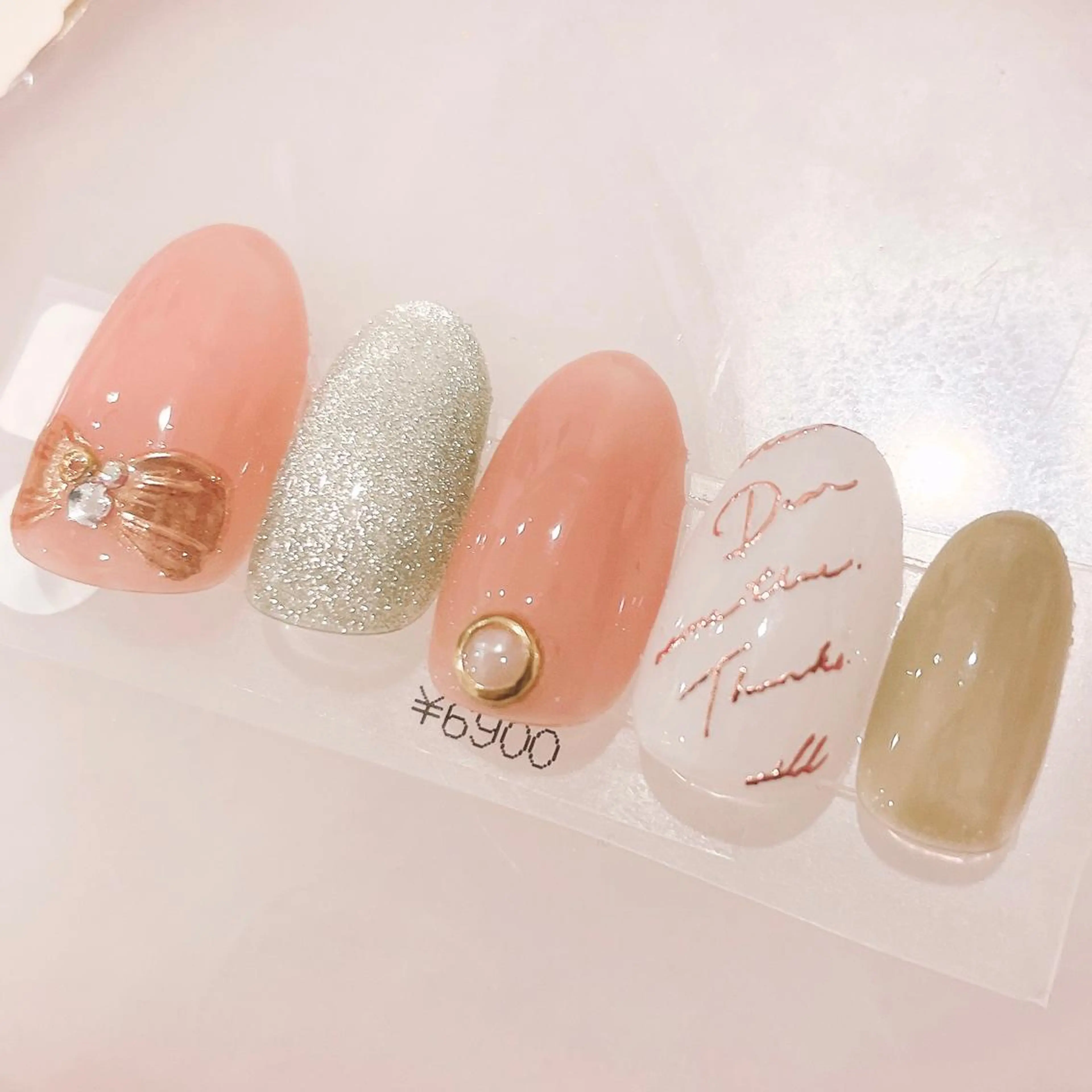 ネイル アートネイル ゴールド ミラーネイル リボン ハンドネイル CHIARA nailsのネイルデザイン