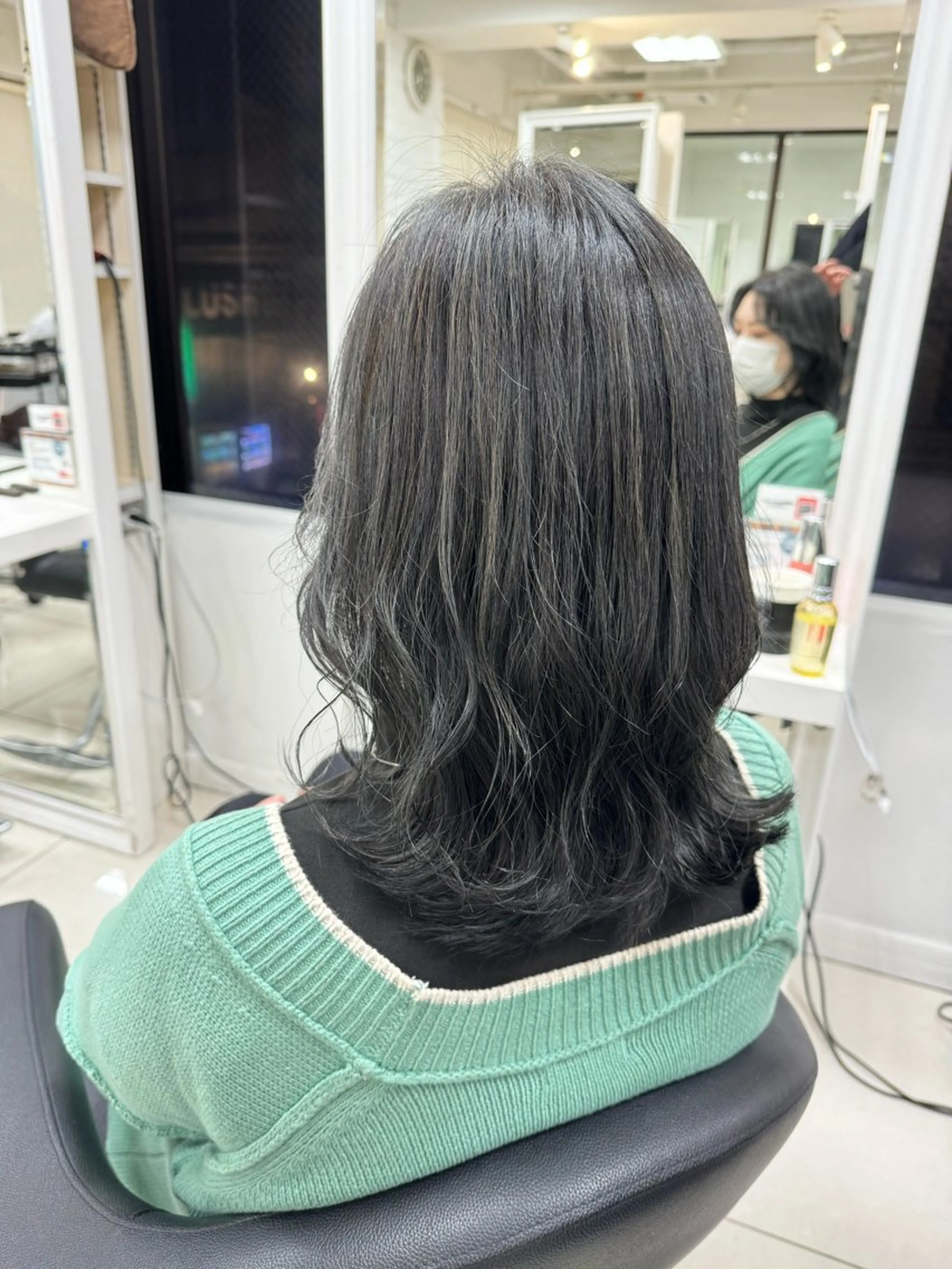 ミディアム カラー ハイライトカラー イルミナカラー ハイライト カット ヘアカラー トリートメント 【デザインカラー】 粥川佳日望のヘアスタイル