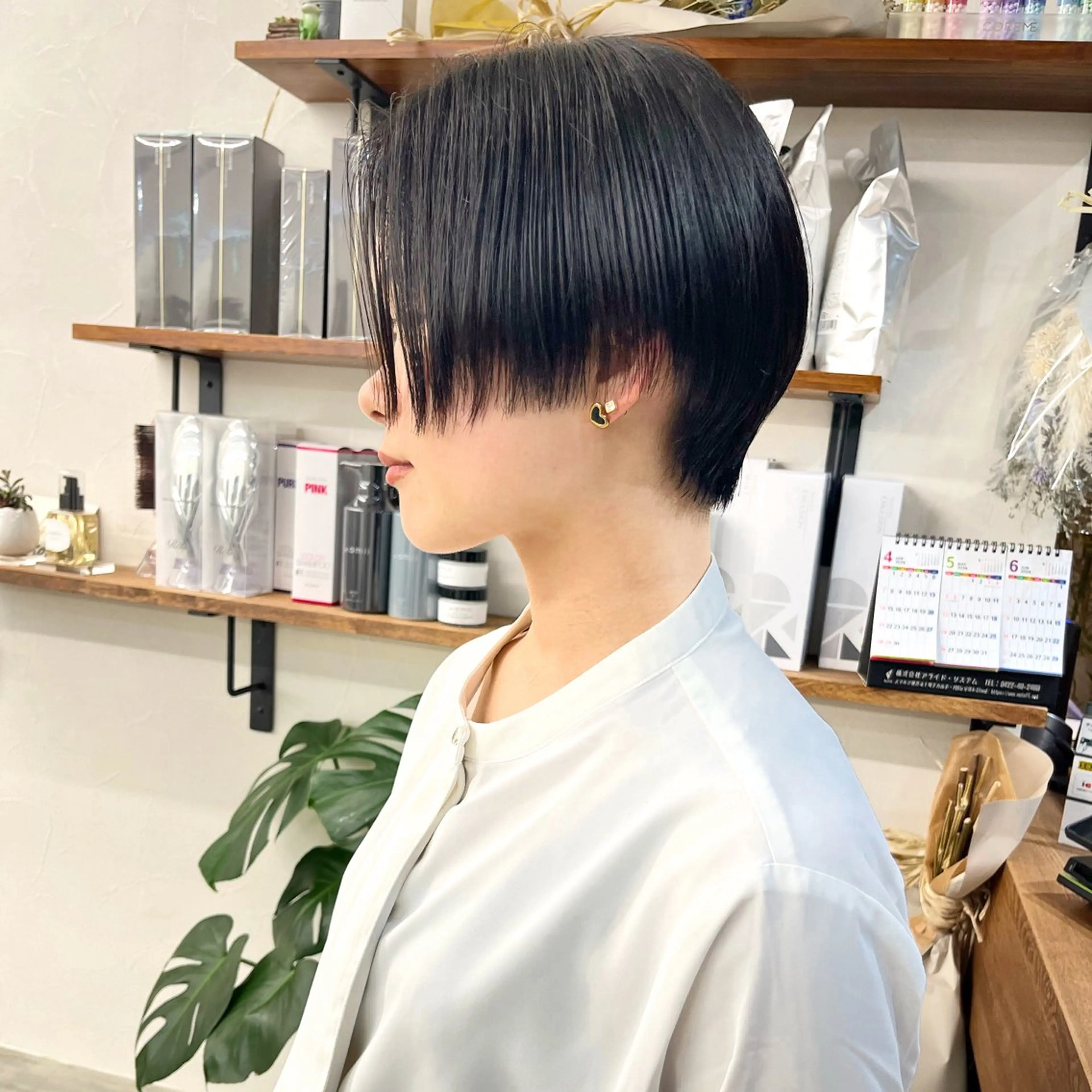 ショート ハンサムショート ボブ レイヤーカット 似合わせカット ショートヘア カット トリートメント 朝がちょっと楽しくな るshort・bobのヘアスタイル