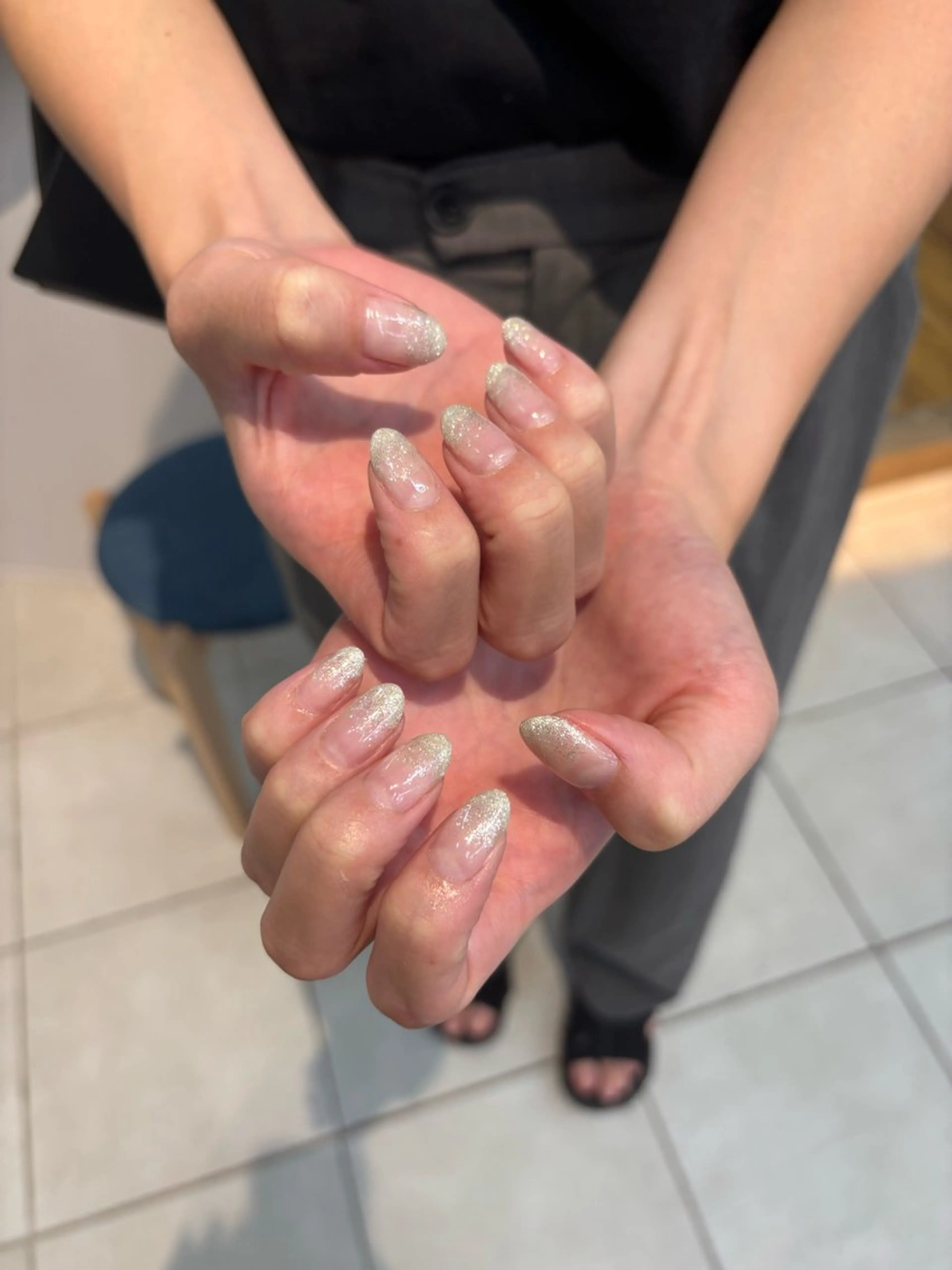 ネイル グラデーション ラメ(グリッター) ラメグラデーション シルバー saki nail9のネイルデザイン