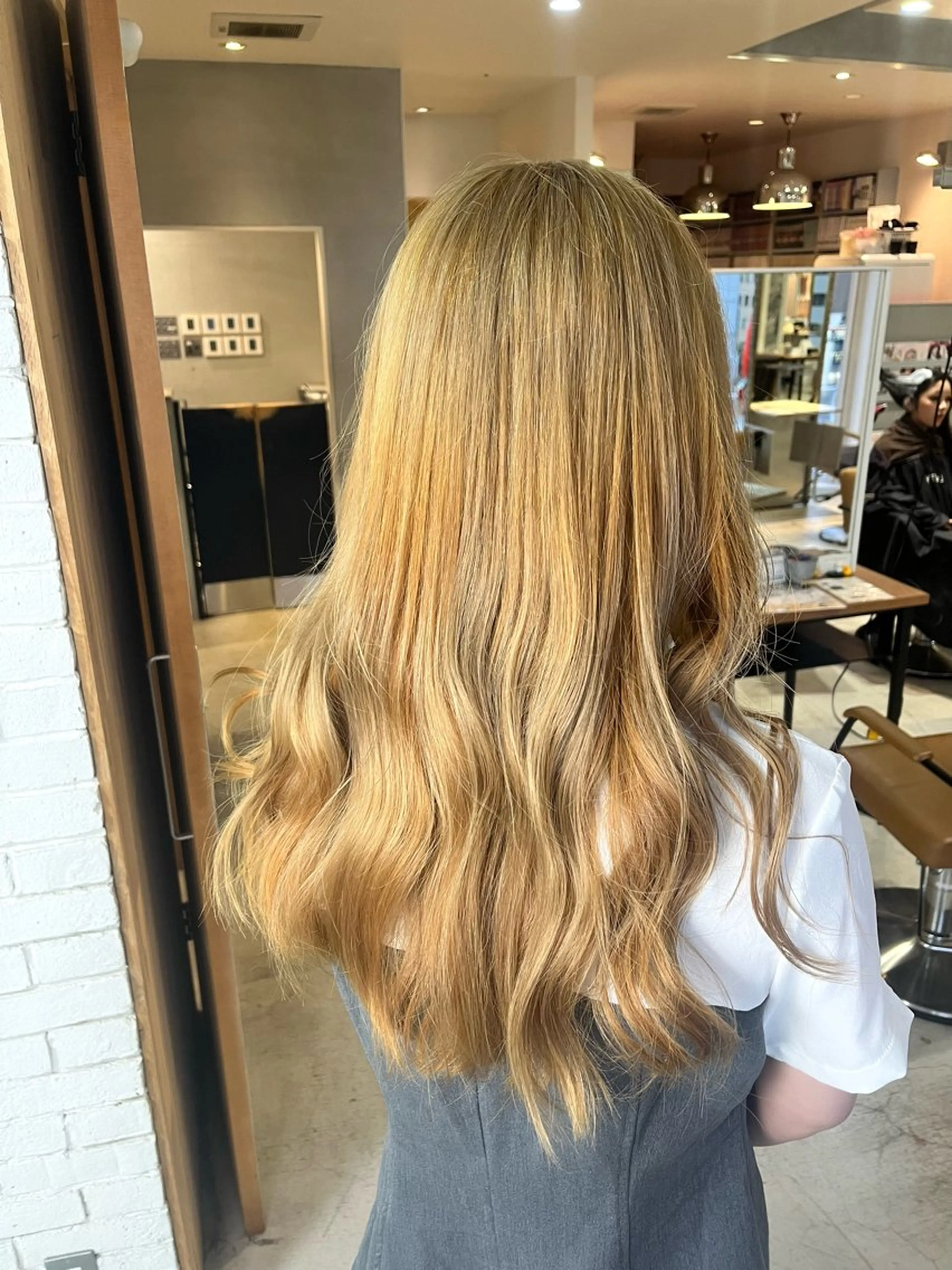 ロング カラー ベージュカラー ミルクティーベージュ lunty難波店所属・💋ギャル髪💋 かづき💖のヘアスタイル