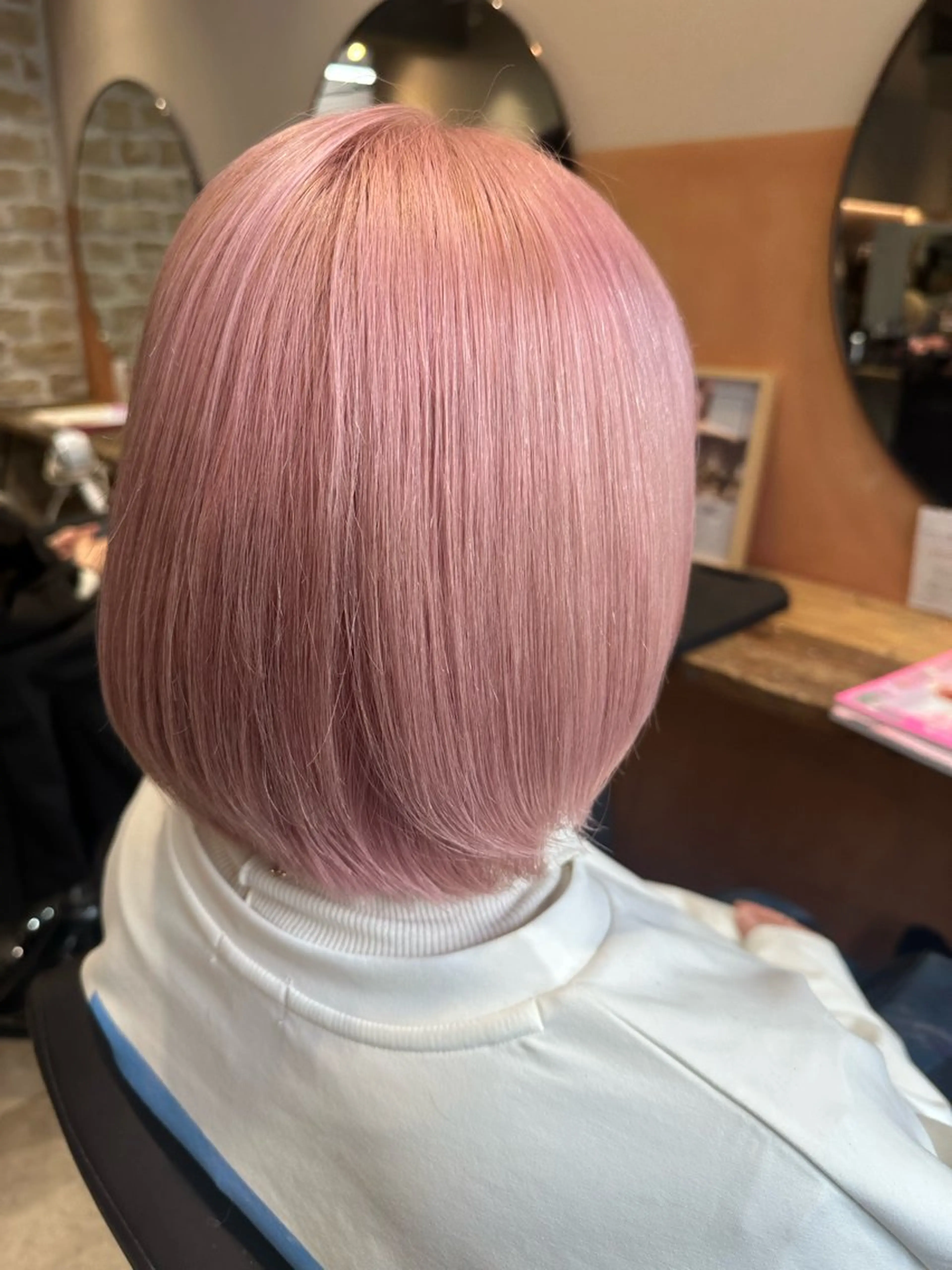 ショート カラー ブリーチ ピンクカラー カット ヘアカラー トリートメント yu-ki レイヤー/ブリーチのヘアスタイル