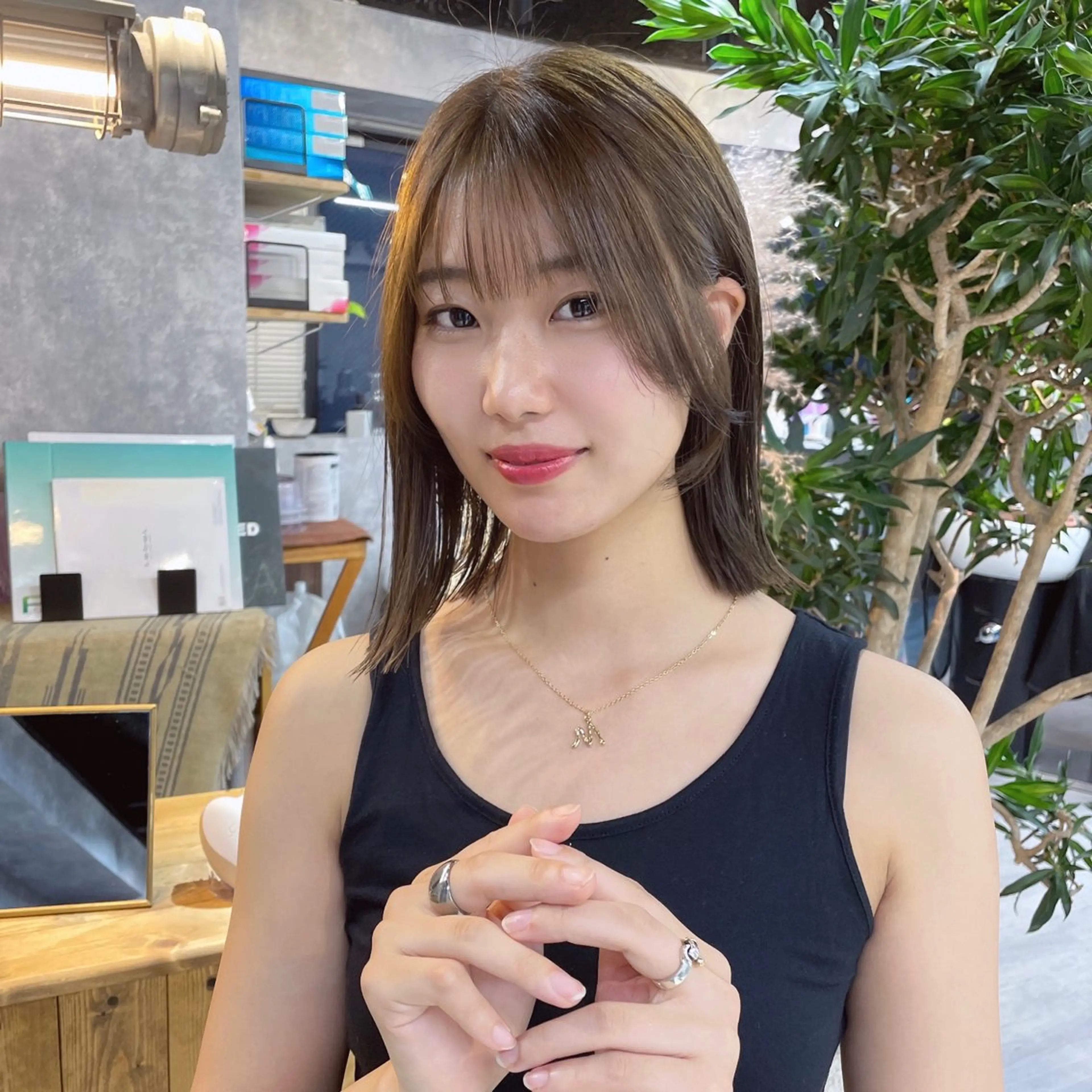 ミディアム カラー ベージュカラー ブリーチ ブリーチなしカラー オリーブベージュ .ico所属・宮城 ほのかのヘアスタイル