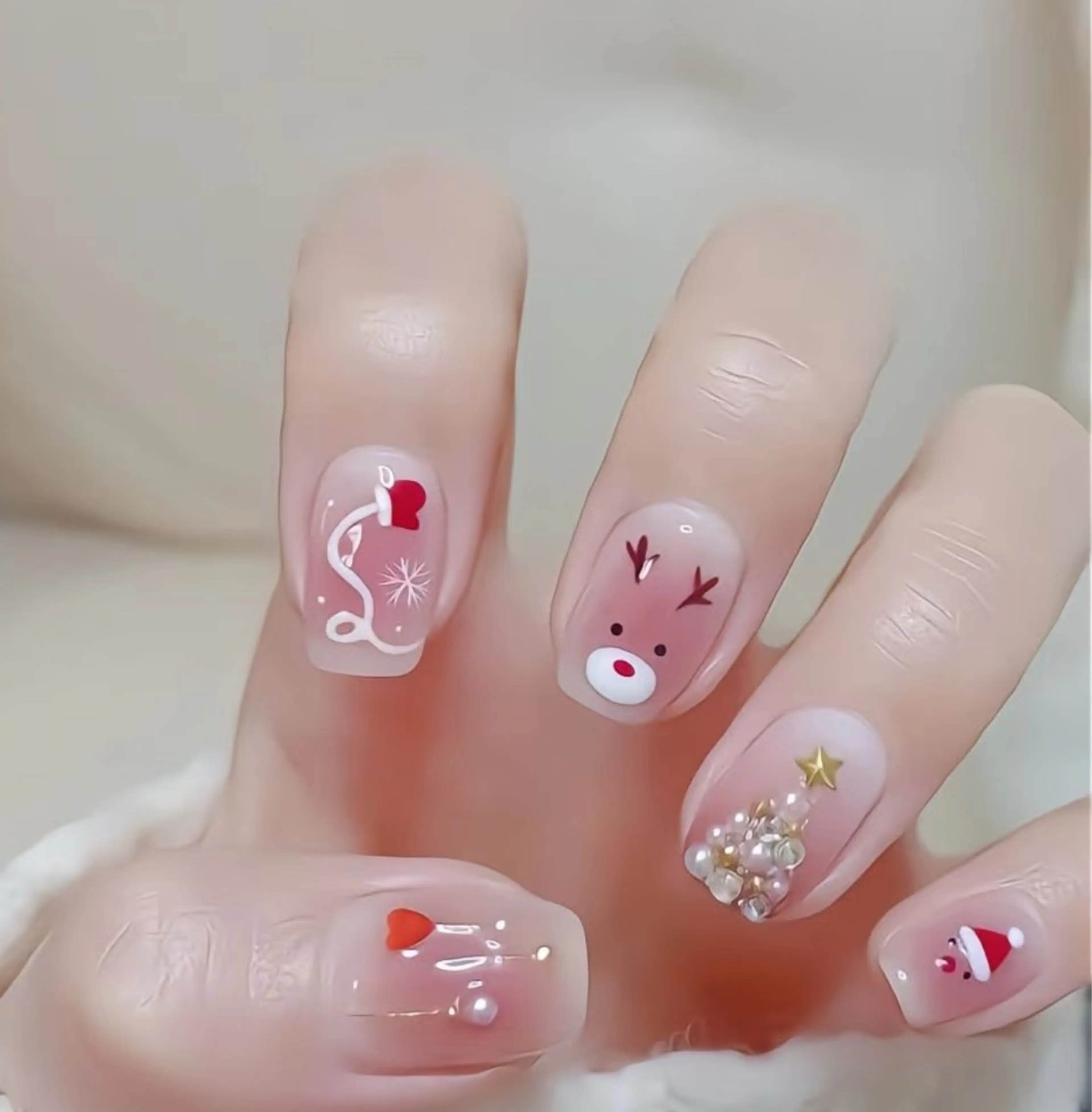 ネイル フットネイル フレンチネイル ガラスフレンチ ロングネイル ミディアムネイル ハンドネイル インフィニティ ネイルサロンのネイルデザイン