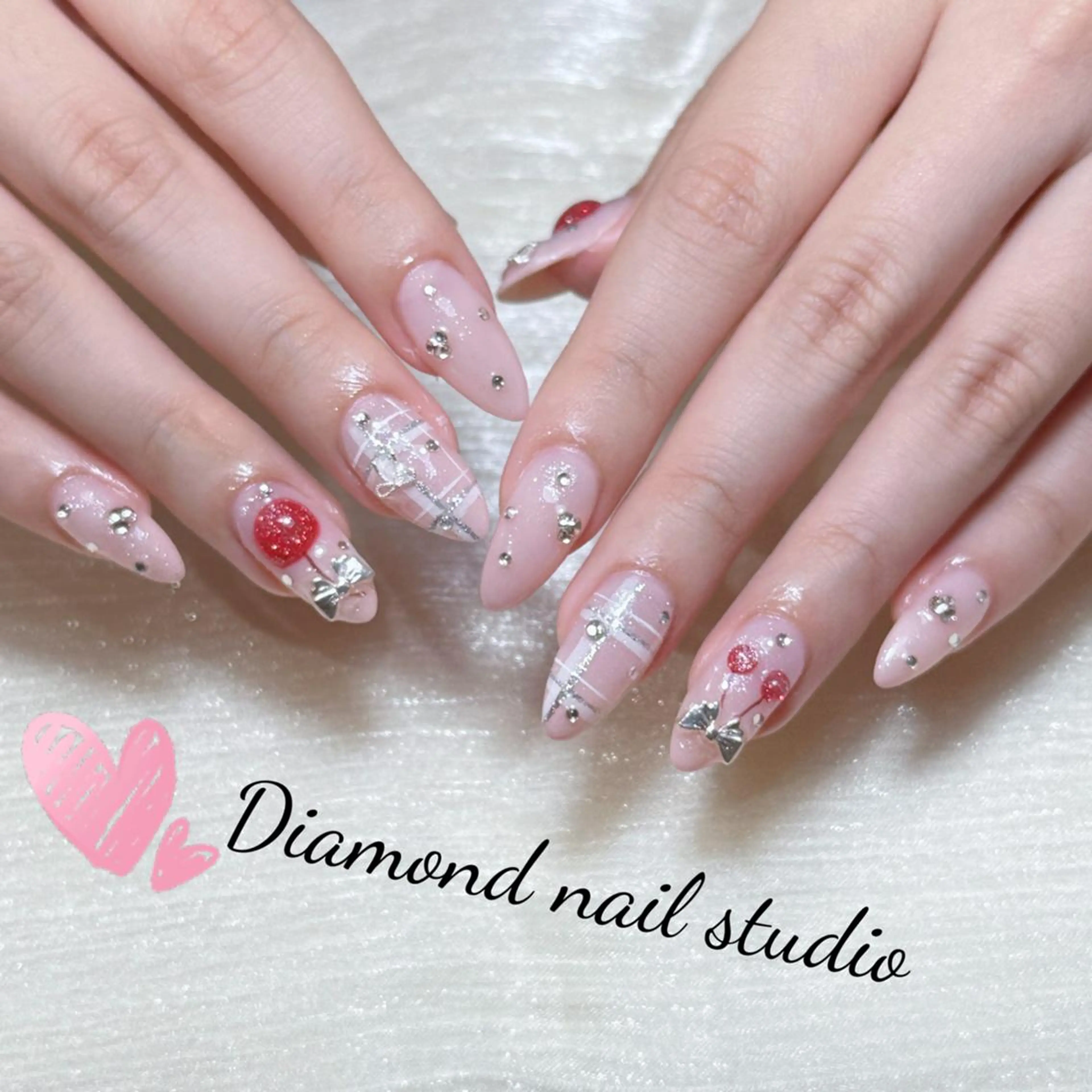 ネイル アートネイル オーロラネイル ガーリー キラキラネイル マグネットネイル ハンドネイル ハンドケア Diamond ✨のネイルデザイン