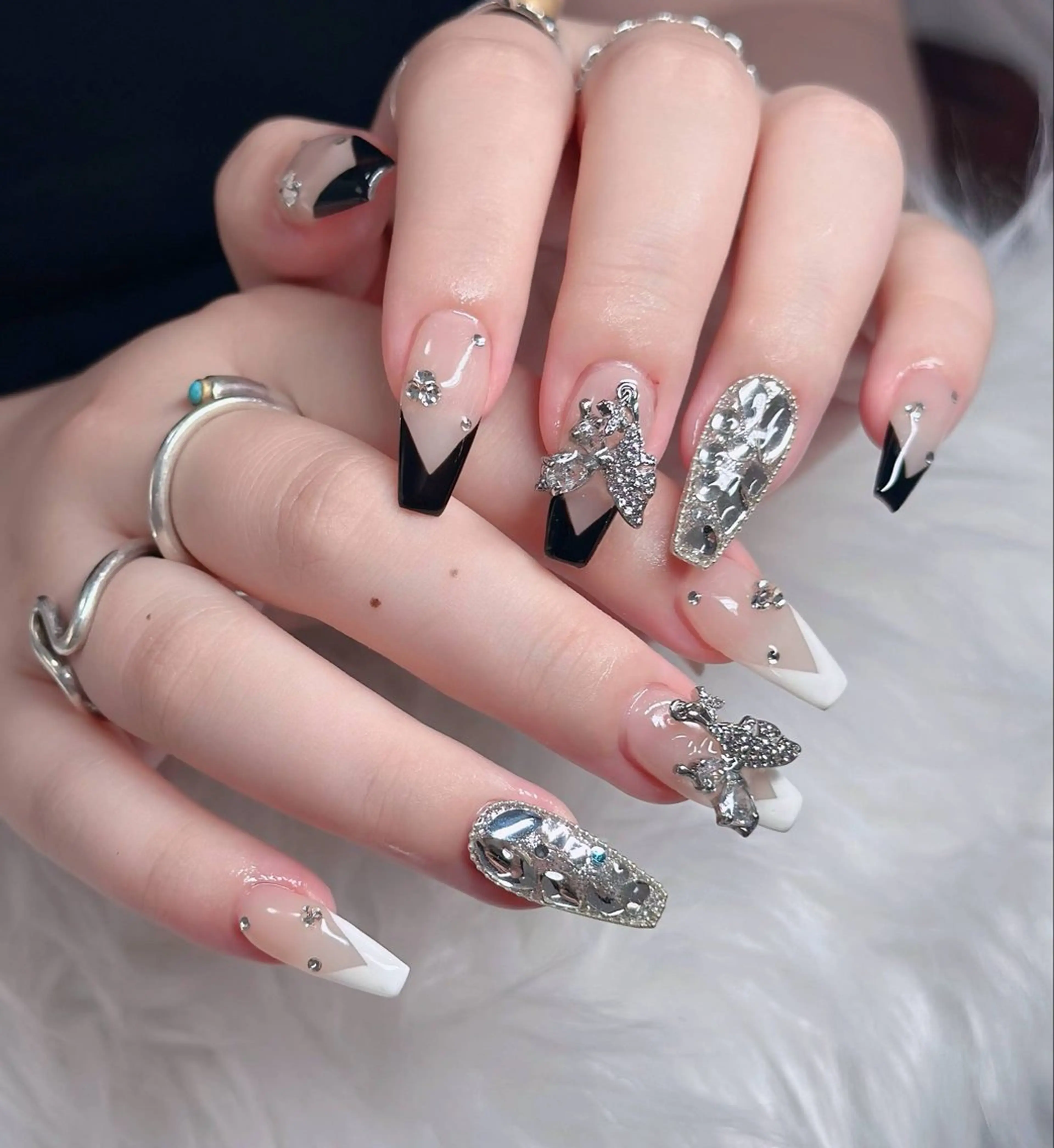ネイル オーロラネイル フレンチネイル ジェルネイル ハロウィン キラキラネイル ハンドネイル H.baby Nail Salonのネイルデザイン