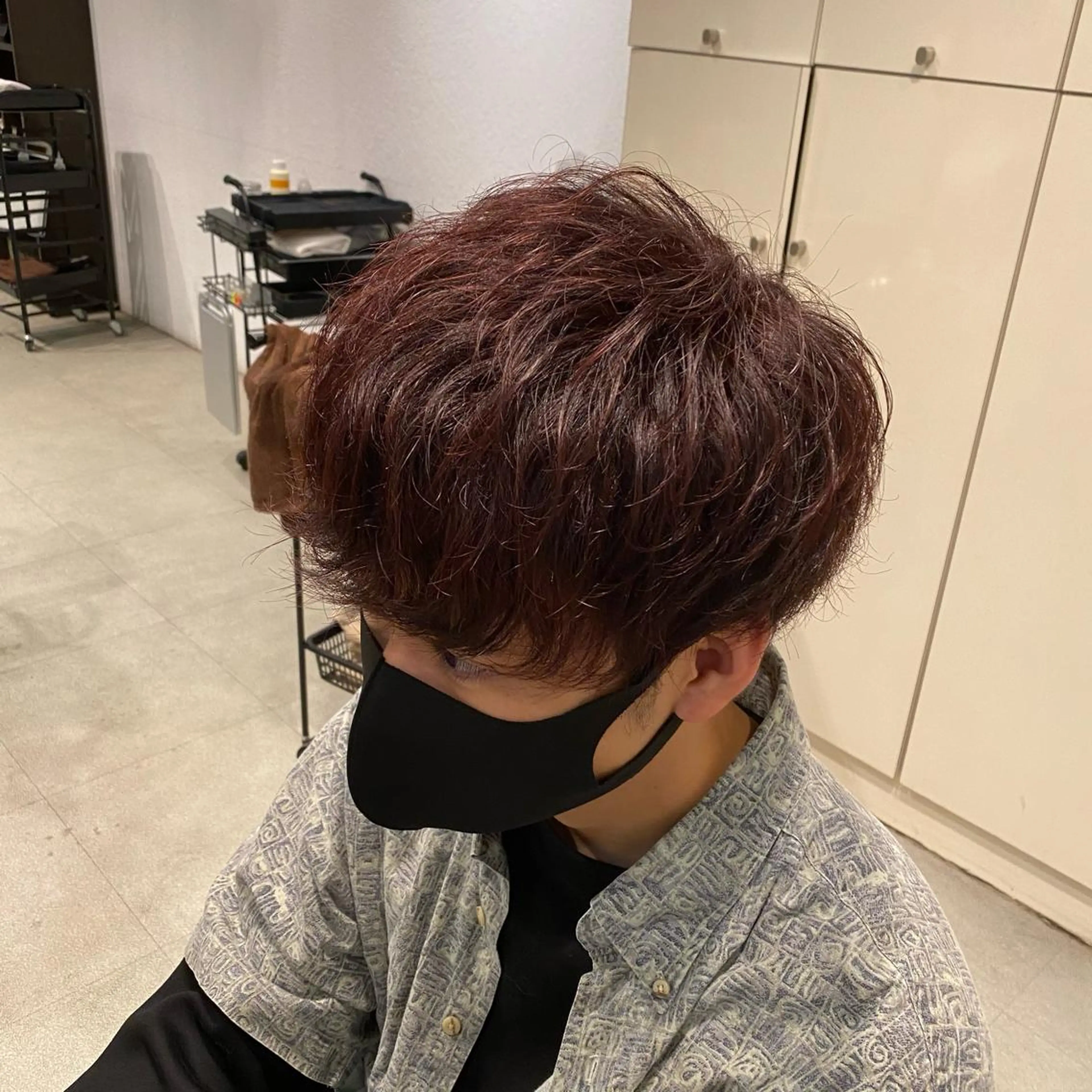 カラー メンズ レッドカラー 黒川 結希のヘアスタイル