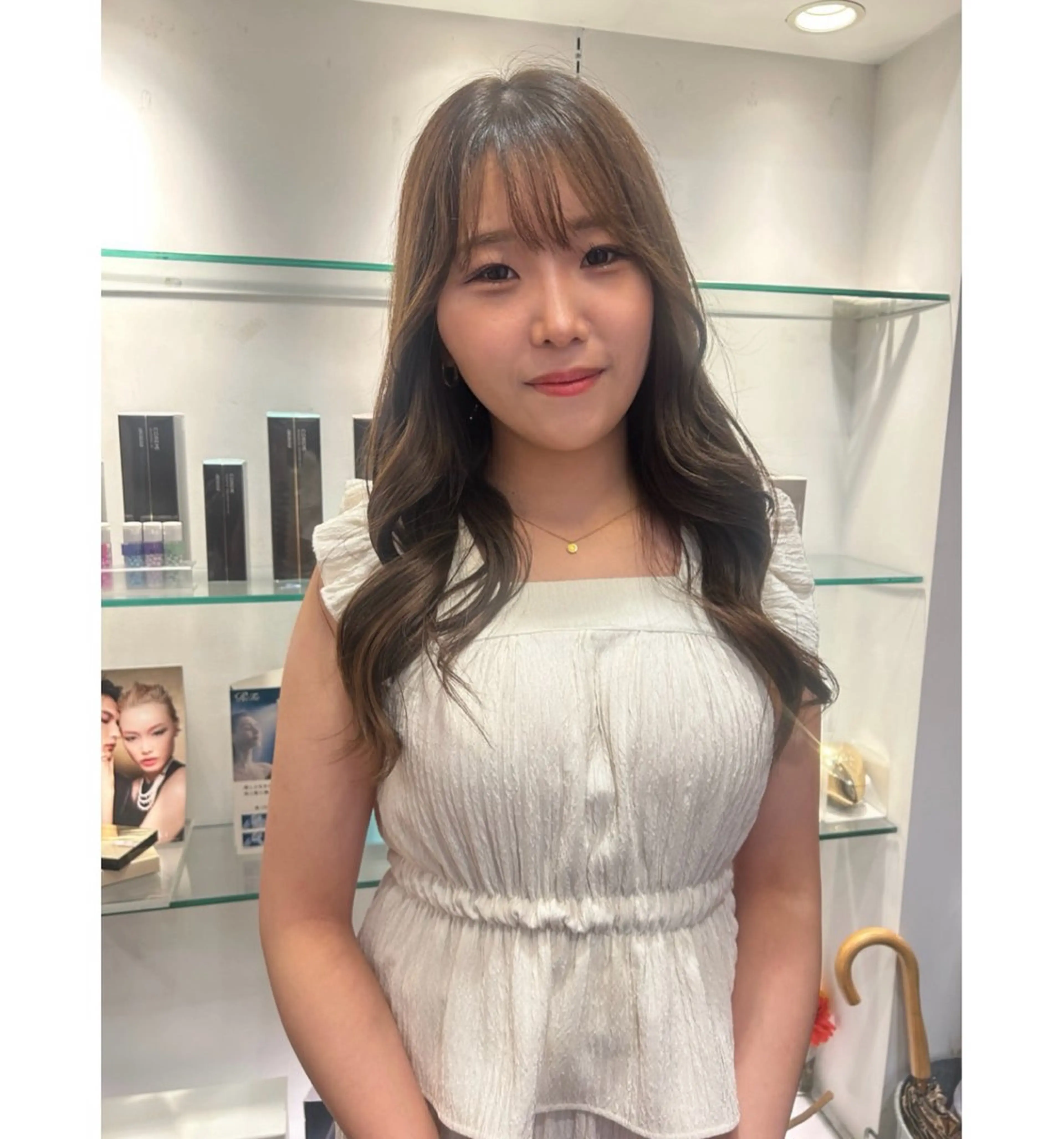 ロング ヘアカラー 太田 絵麻のヘアスタイル