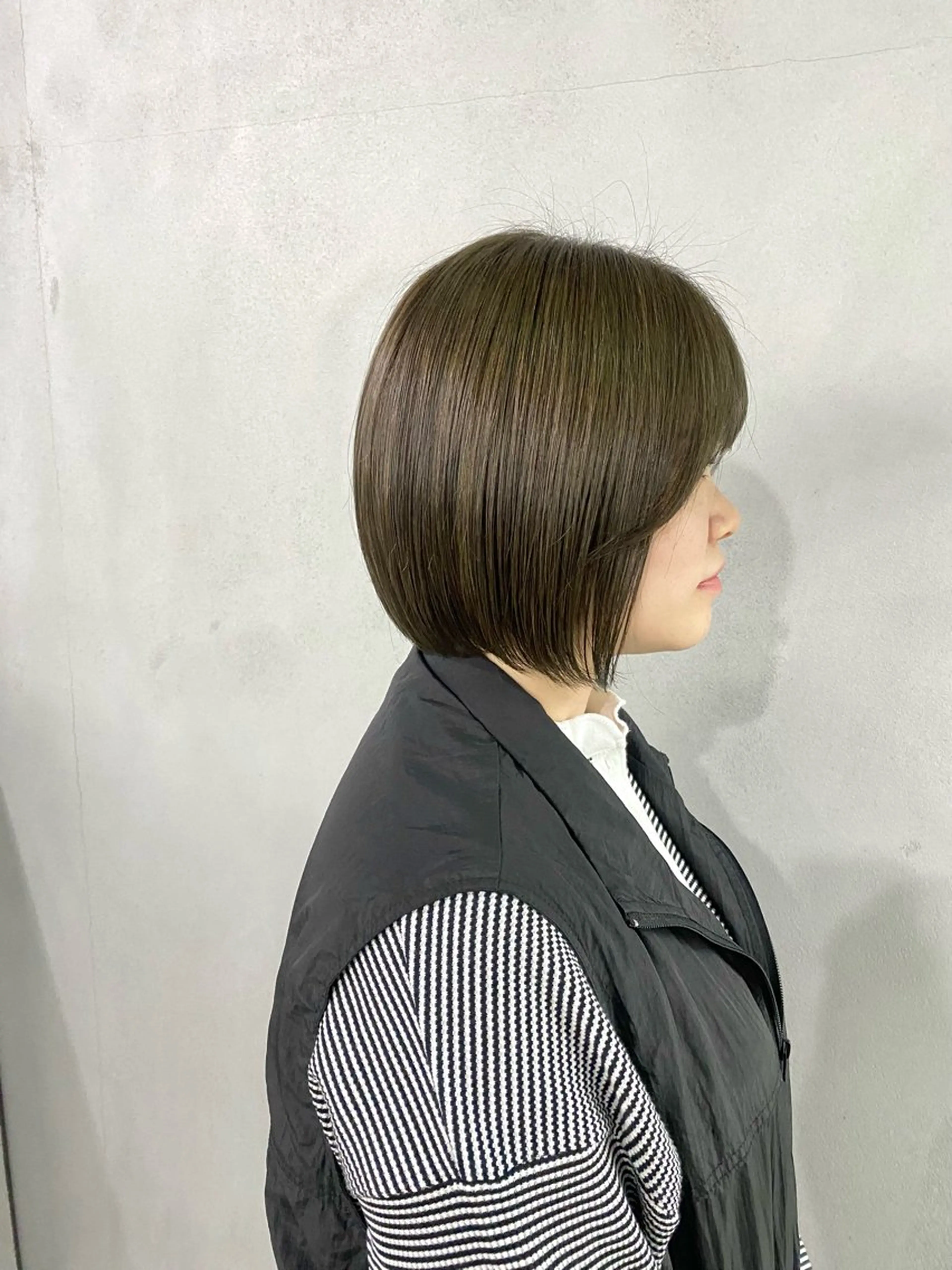 ショート カラー ヘアアレンジ 前下がりボブ オリーブカラー ボブ カット ヘアカラー トリートメント #ボブ #ウルフ #tag佐藤璃美のヘアスタイル