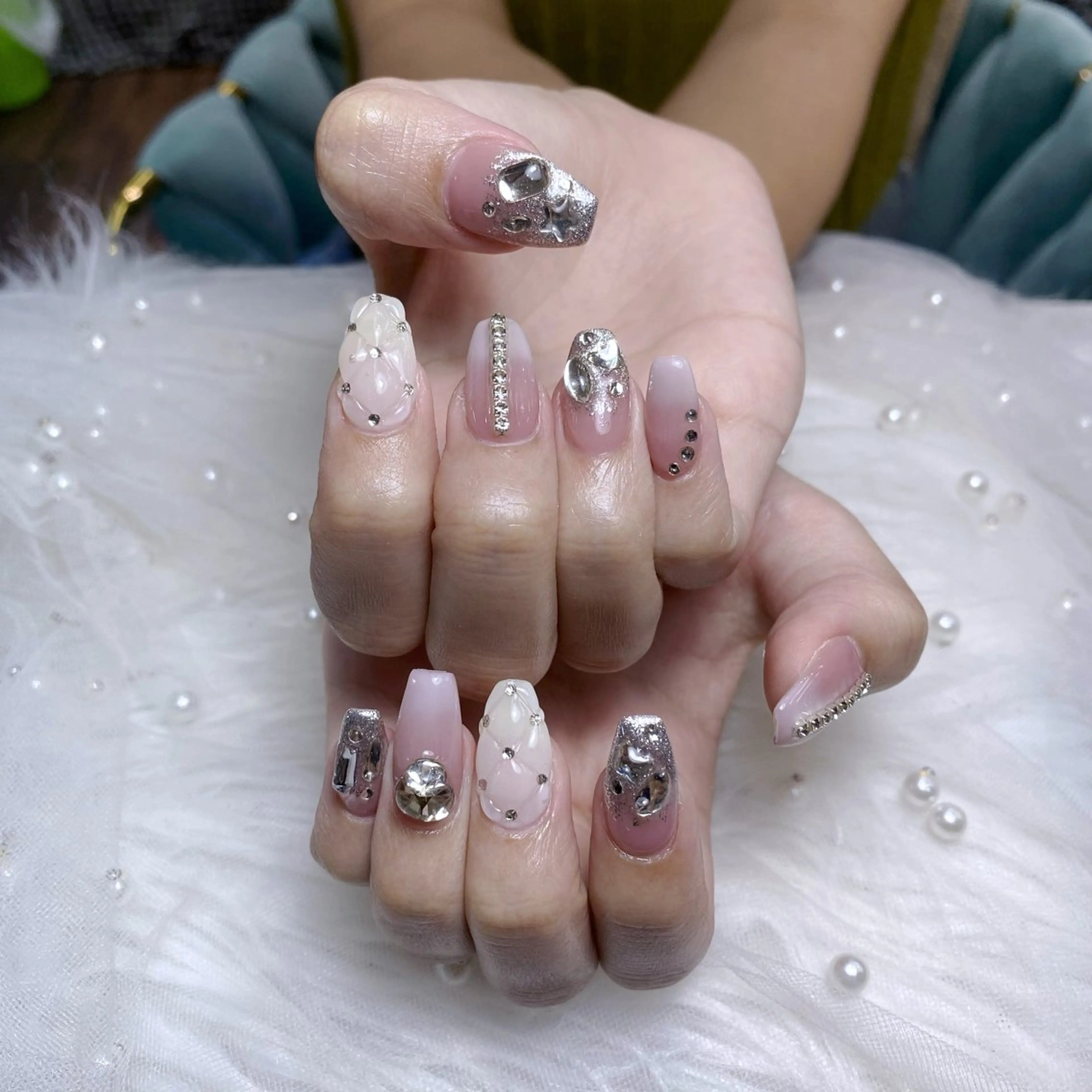 ネイル オーロラネイル 成人式 フレンチネイル ハート 韓国ネイル ハンドネイル Melody Nail所属・Melody  3D/スカルプ専門店のネイルデザイン