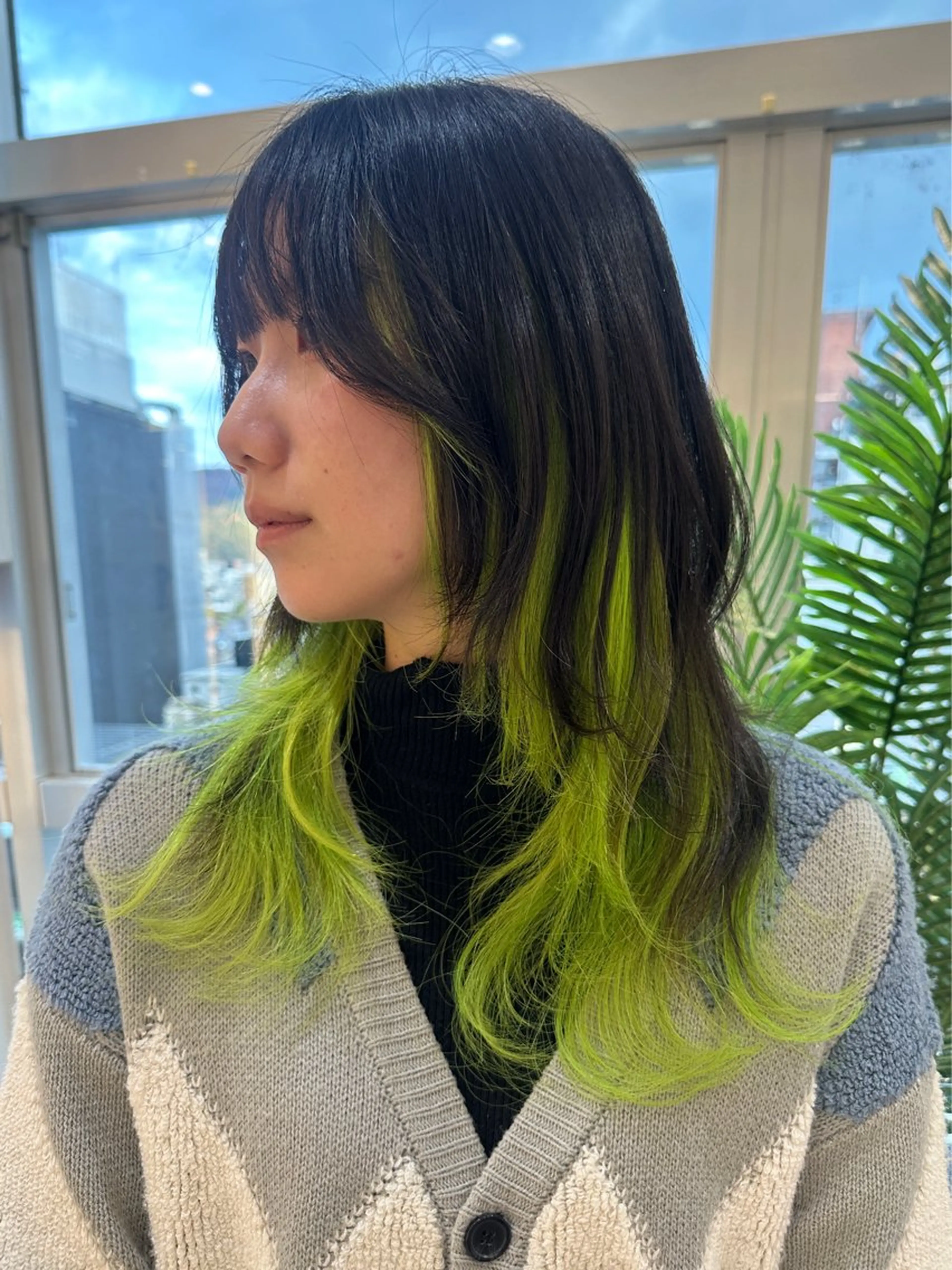 セミロング カラー インナーカラー レイヤーカット/ ハイトーンchimiのヘアスタイル