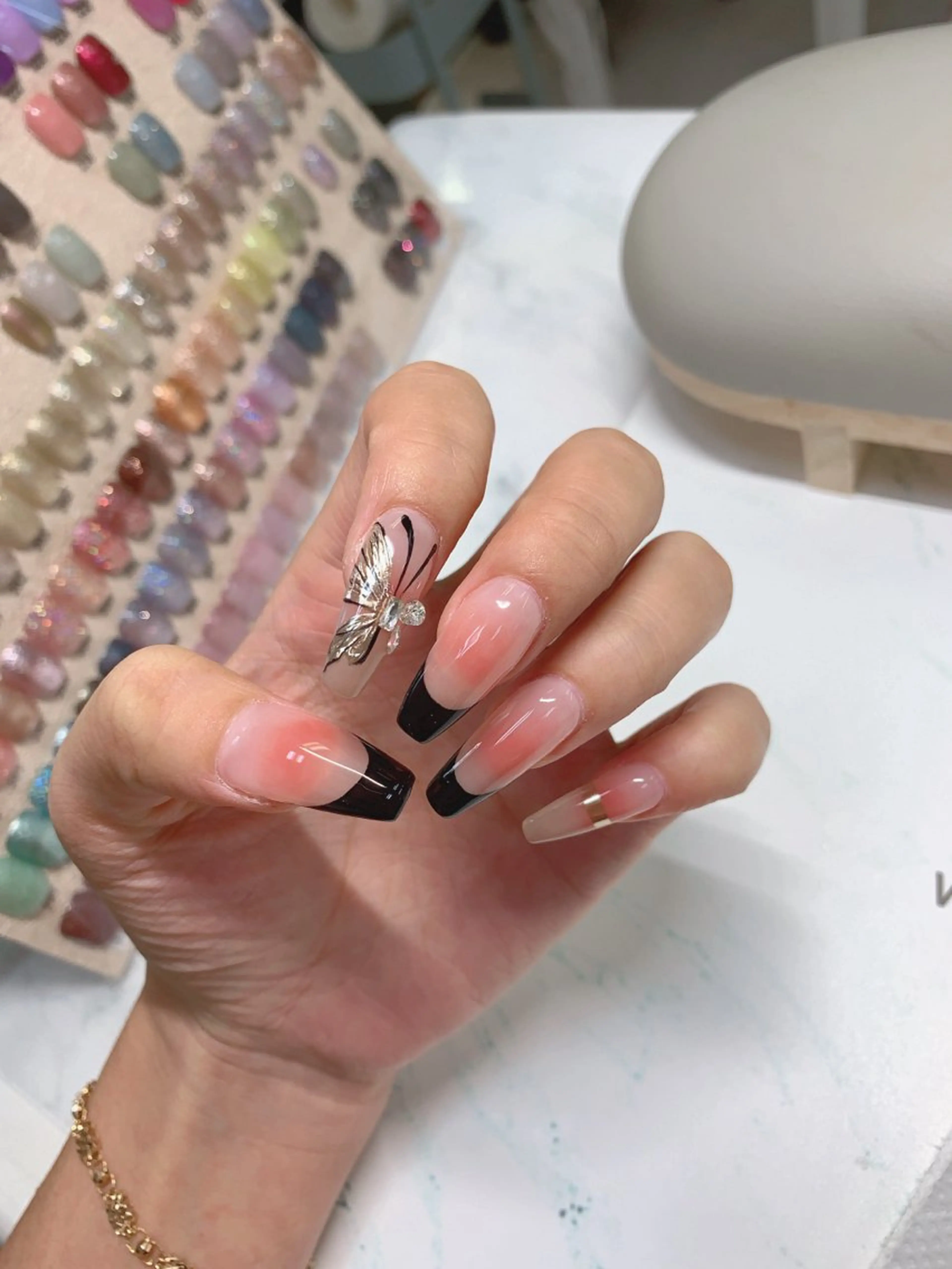 ネイル アートネイル クリアネイル フラッシュネイル フットネイル フレンチネイル ハンドネイル インフィニティ ネイルサロンのネイルデザイン