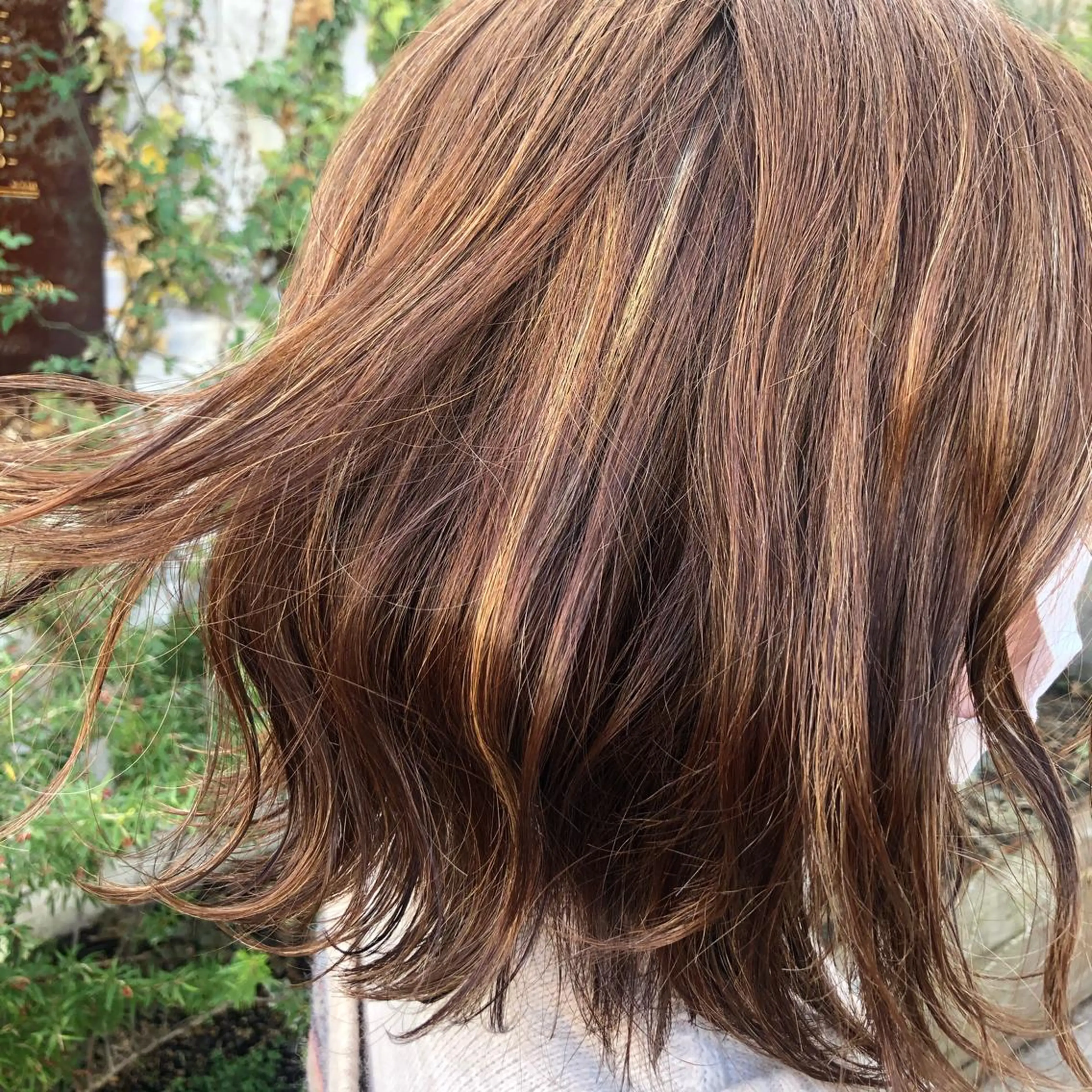 セミロング ハイライト riff design labo所属・橋本 実奈美のヘアスタイル