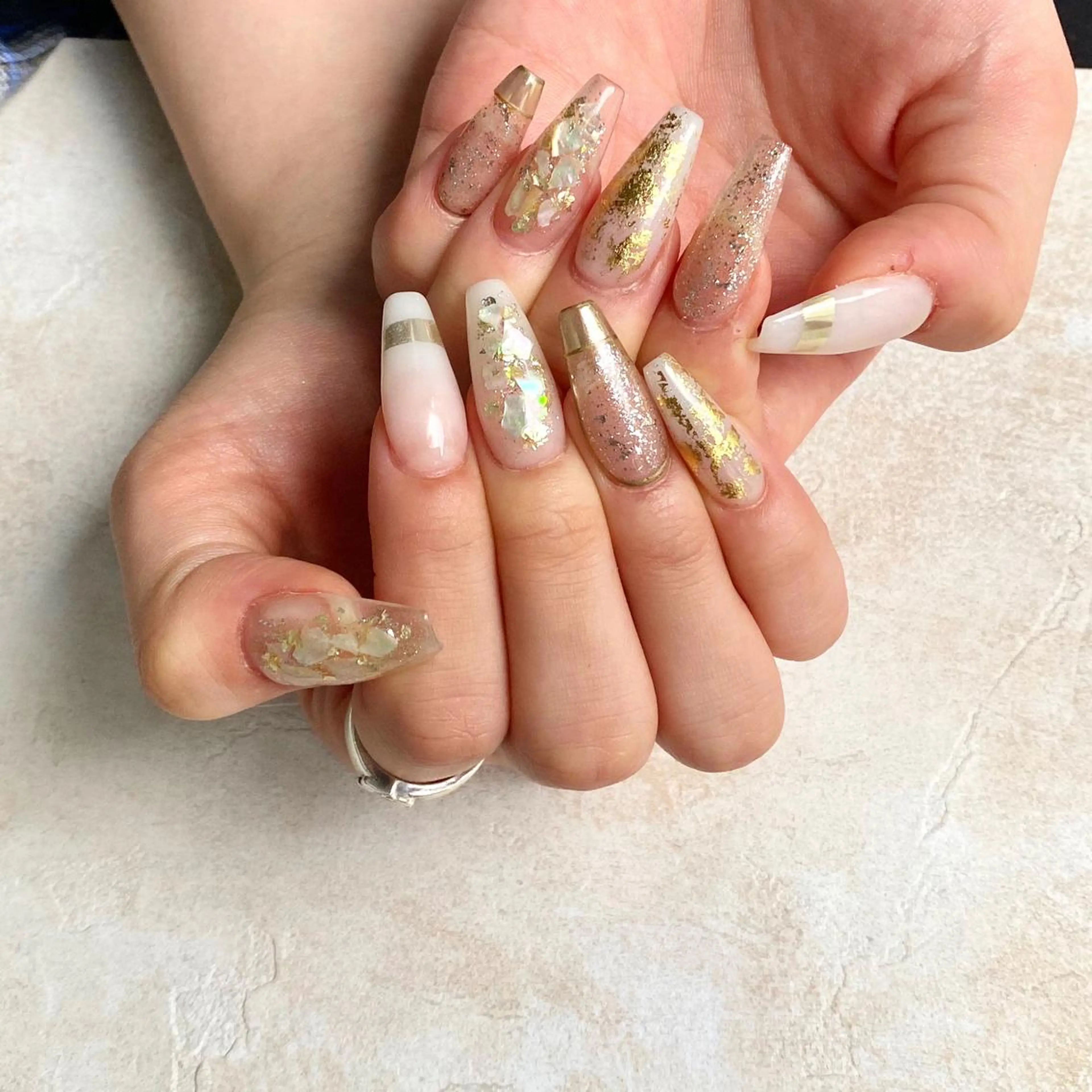 ネイル ゴールド ミラーネイル ニュアンスネイル crestnail所属・小林 束紗のネイルデザイン