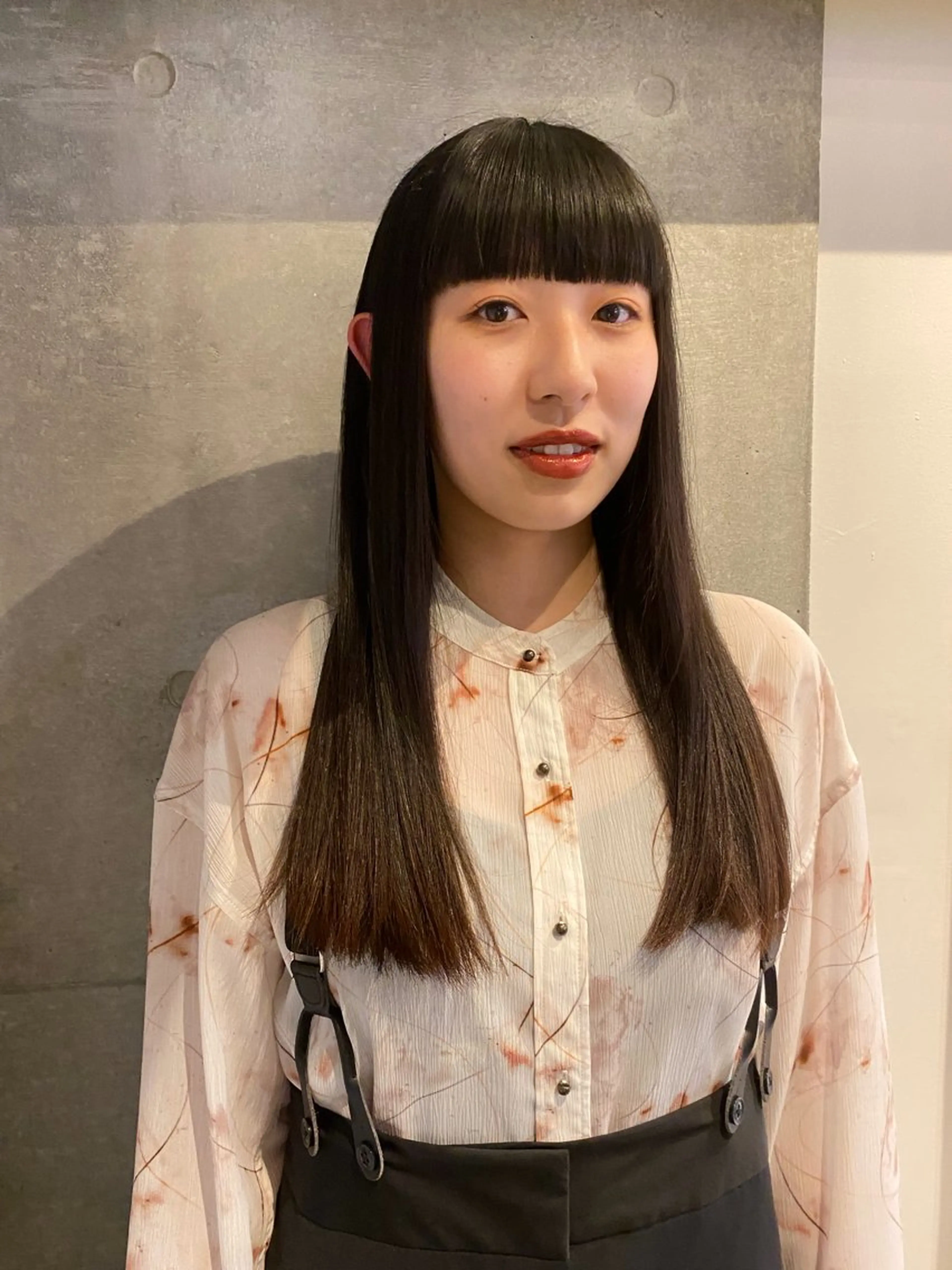 ロング カラー 室谷 侑奈のヘアスタイル