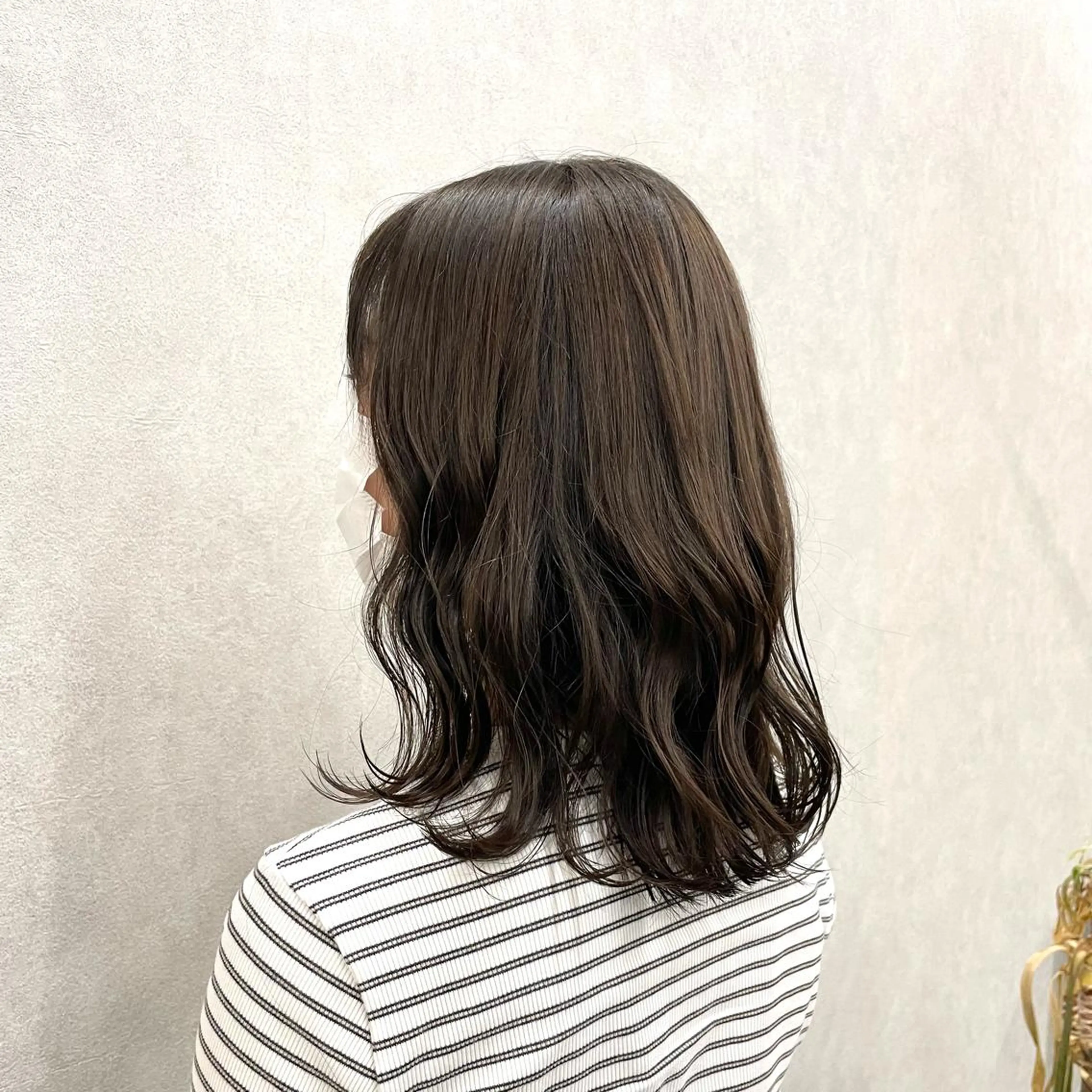 ミディアム カラー グレージュ いなみね はるきのヘアスタイル