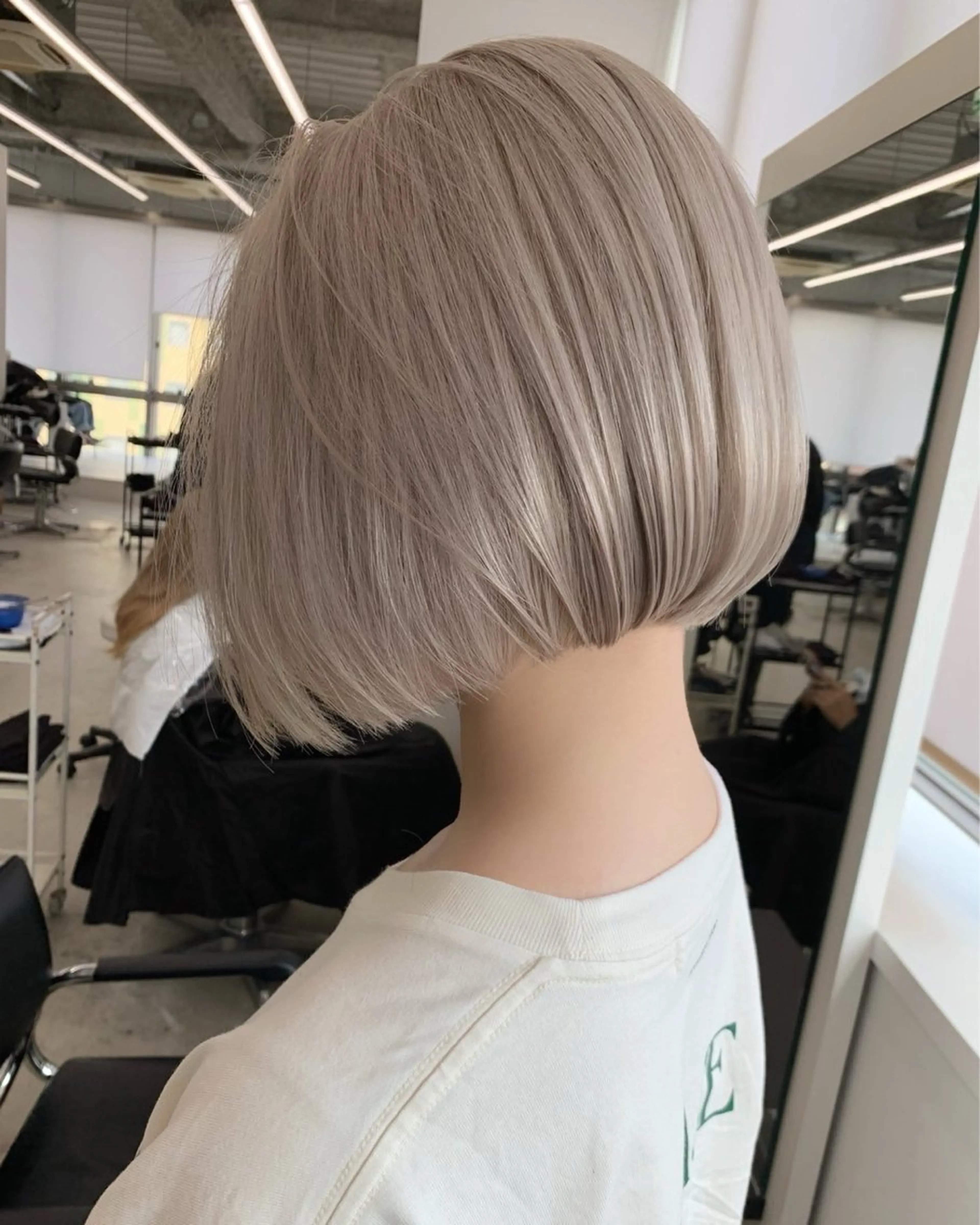 ショート カラー ベージュカラー ミルクティーベージュ 黒田 真美のヘアスタイル