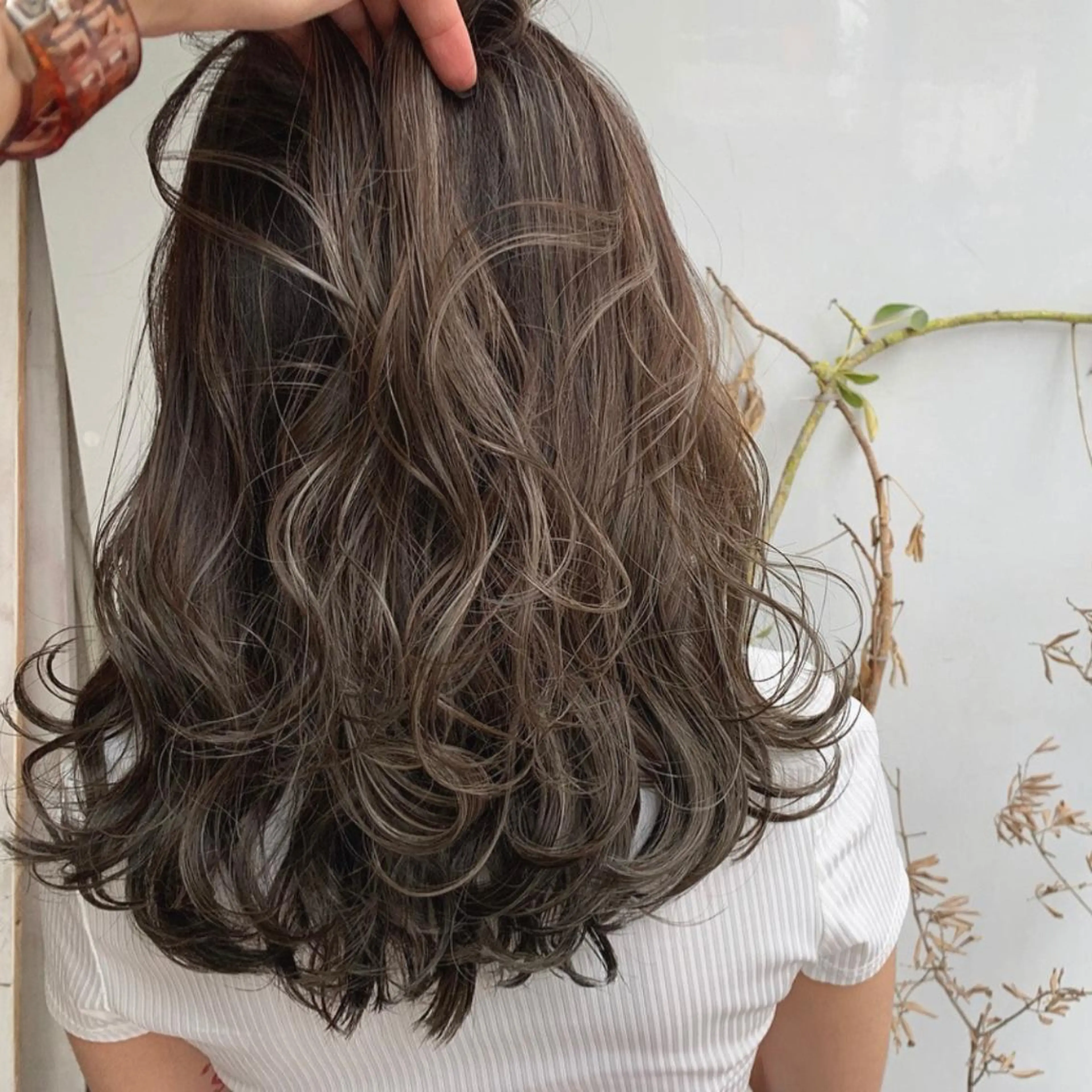 ロング カラー ベージュカラー ブラウンカラー ブラウンベージュ ハイライトカラー ハイライト ヘアカラー あべ ゆうかのヘアスタイル