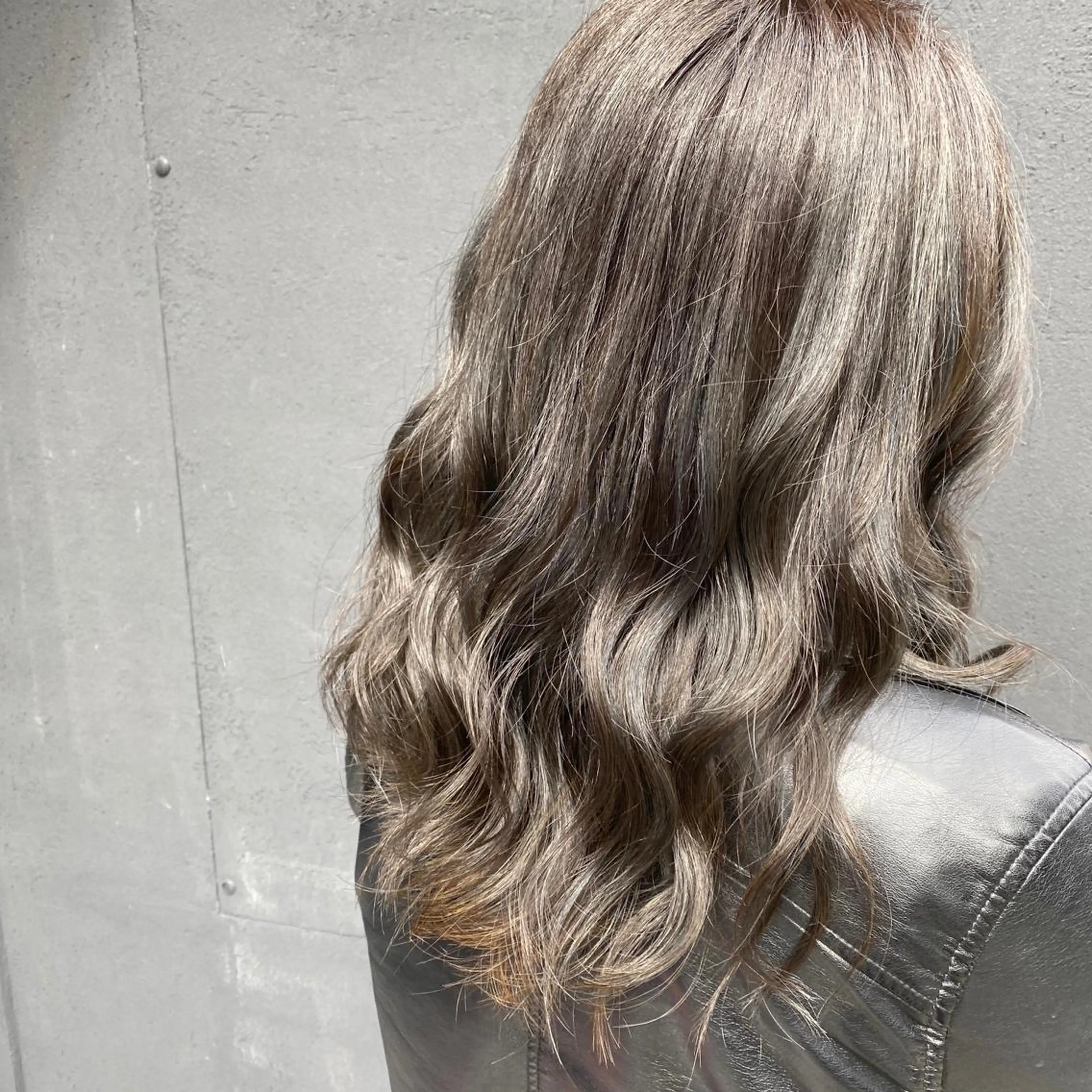 セミロング カラー TRUCK トラックのヘアスタイル