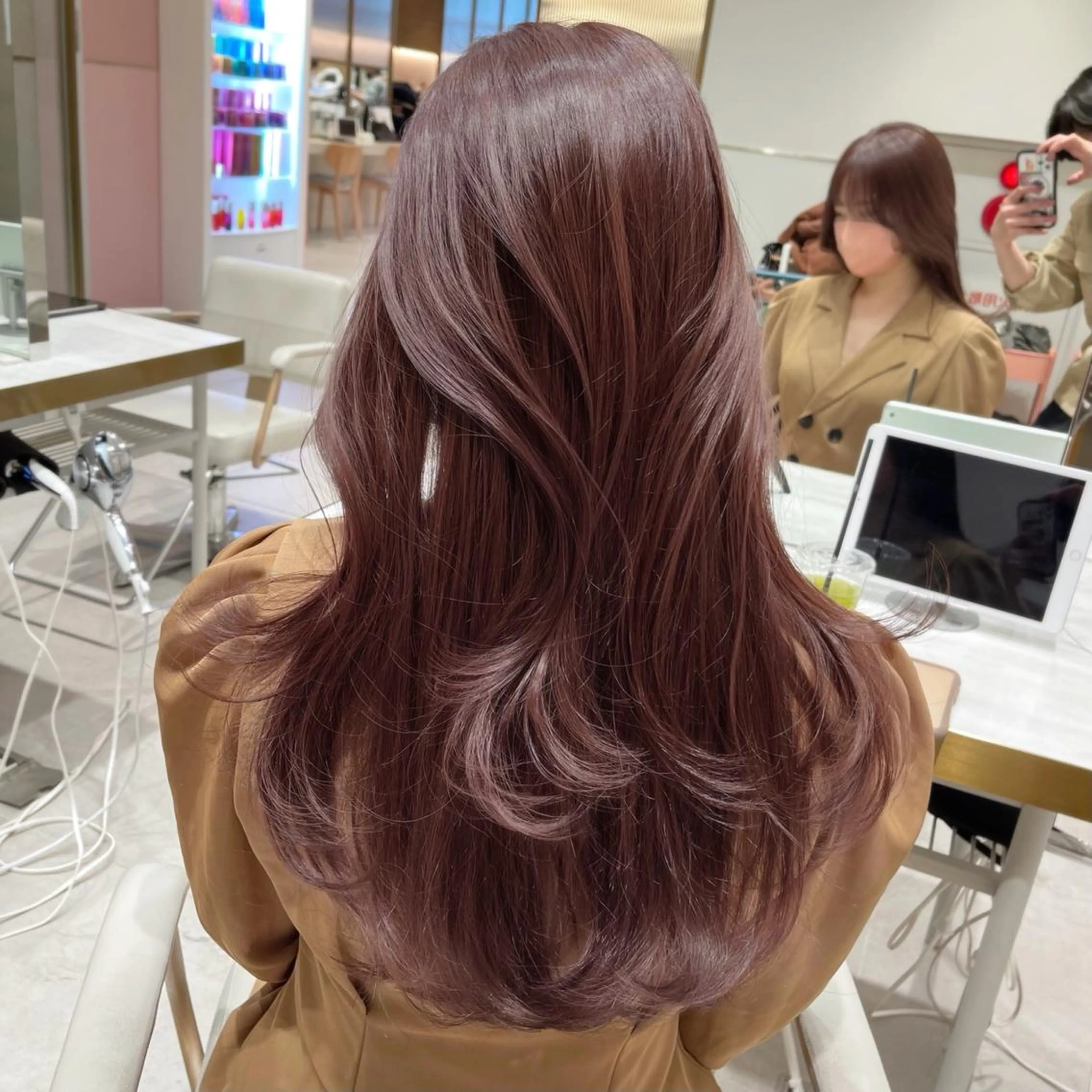 ロング くびれヘア かきあげバング 似合わせカット 小顔カット ワンホンヘア カット ヘアカラー トリートメント ボブパーマ ウルフパーマのヘアスタイル