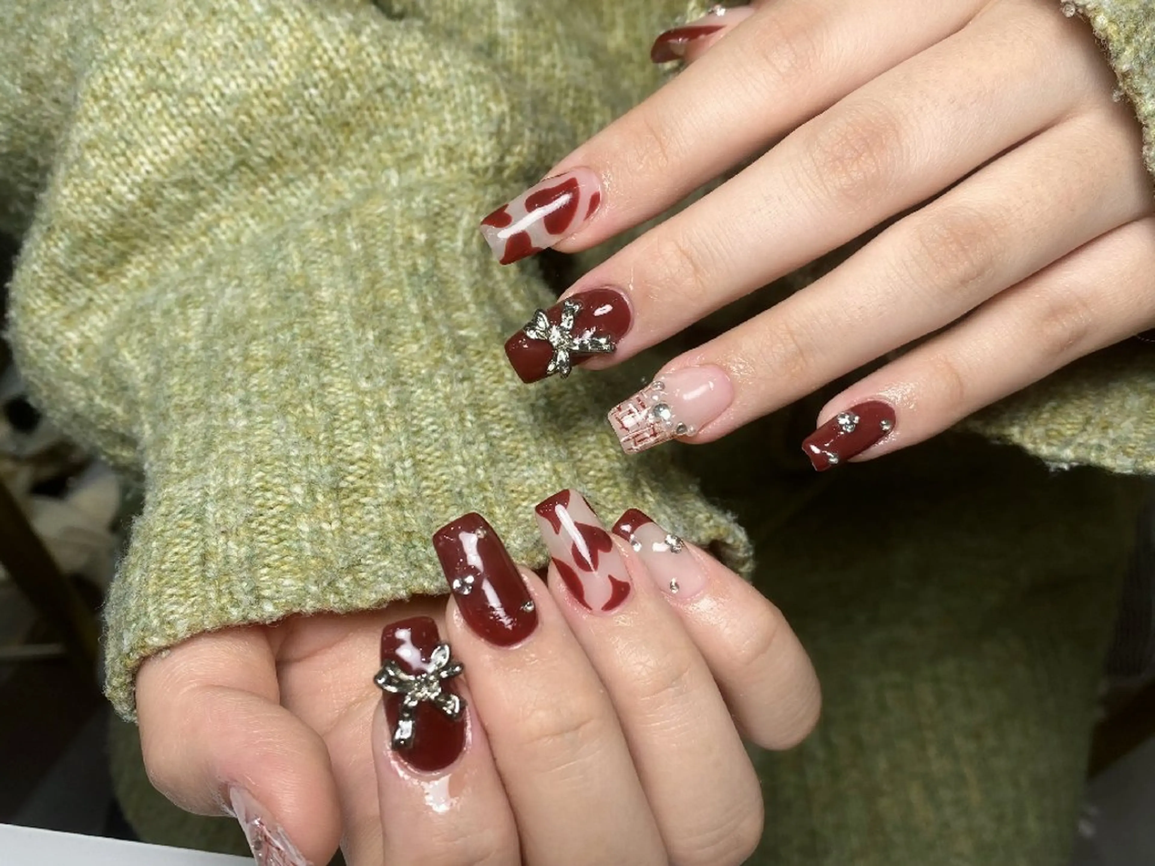 ネイル チークネイル フレンチネイル ジェルネイル ガラスフレンチ キラキラネイル ハンドネイル UM Nail Salonのネイルデザイン