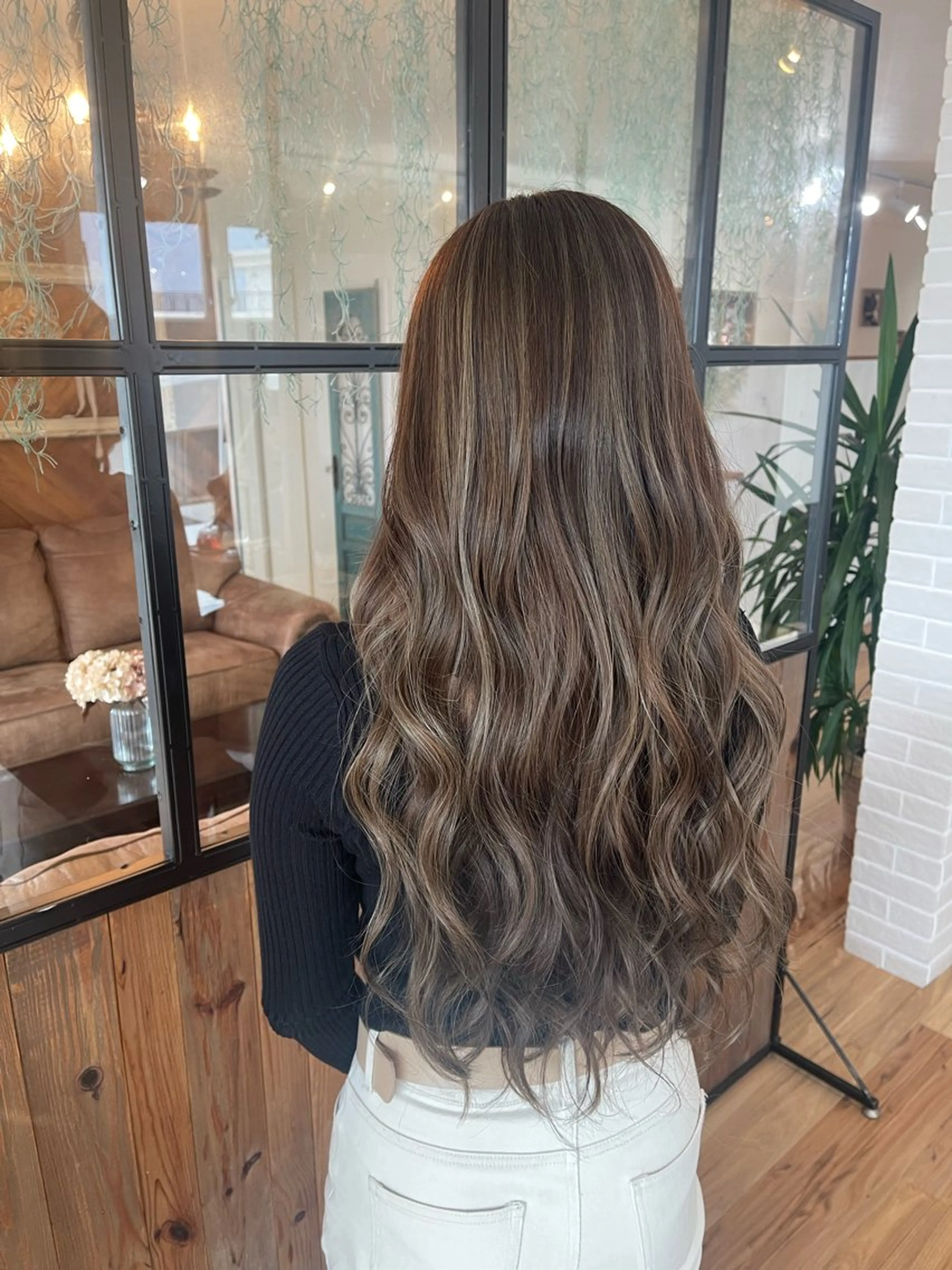 カラー LA BELLA所属・LA BELLA マリナのヘアスタイル