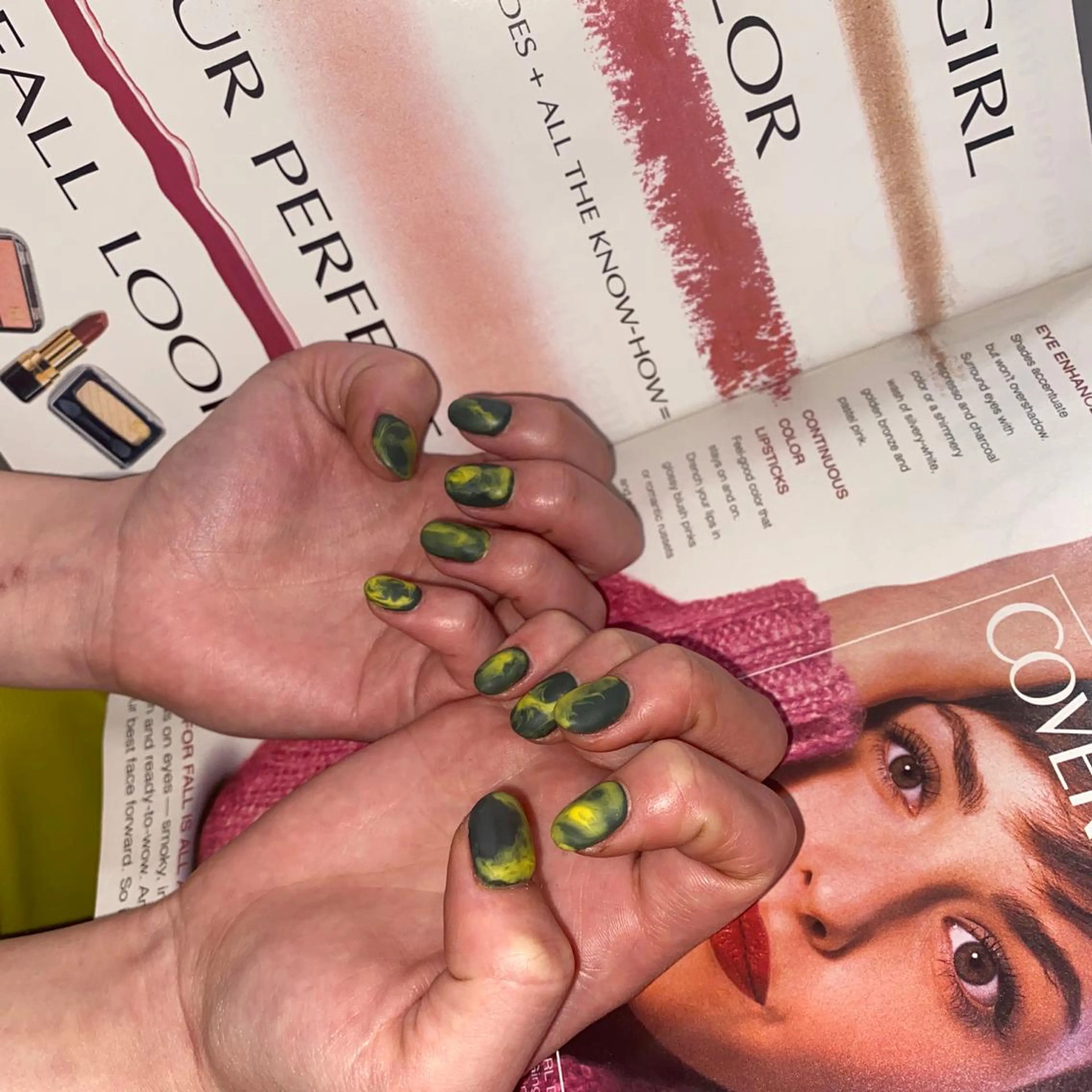 ミディアム カラー ヘアアレンジ ネイル viewstokyo所属・mana 暖色カラーカットのヘアスタイル