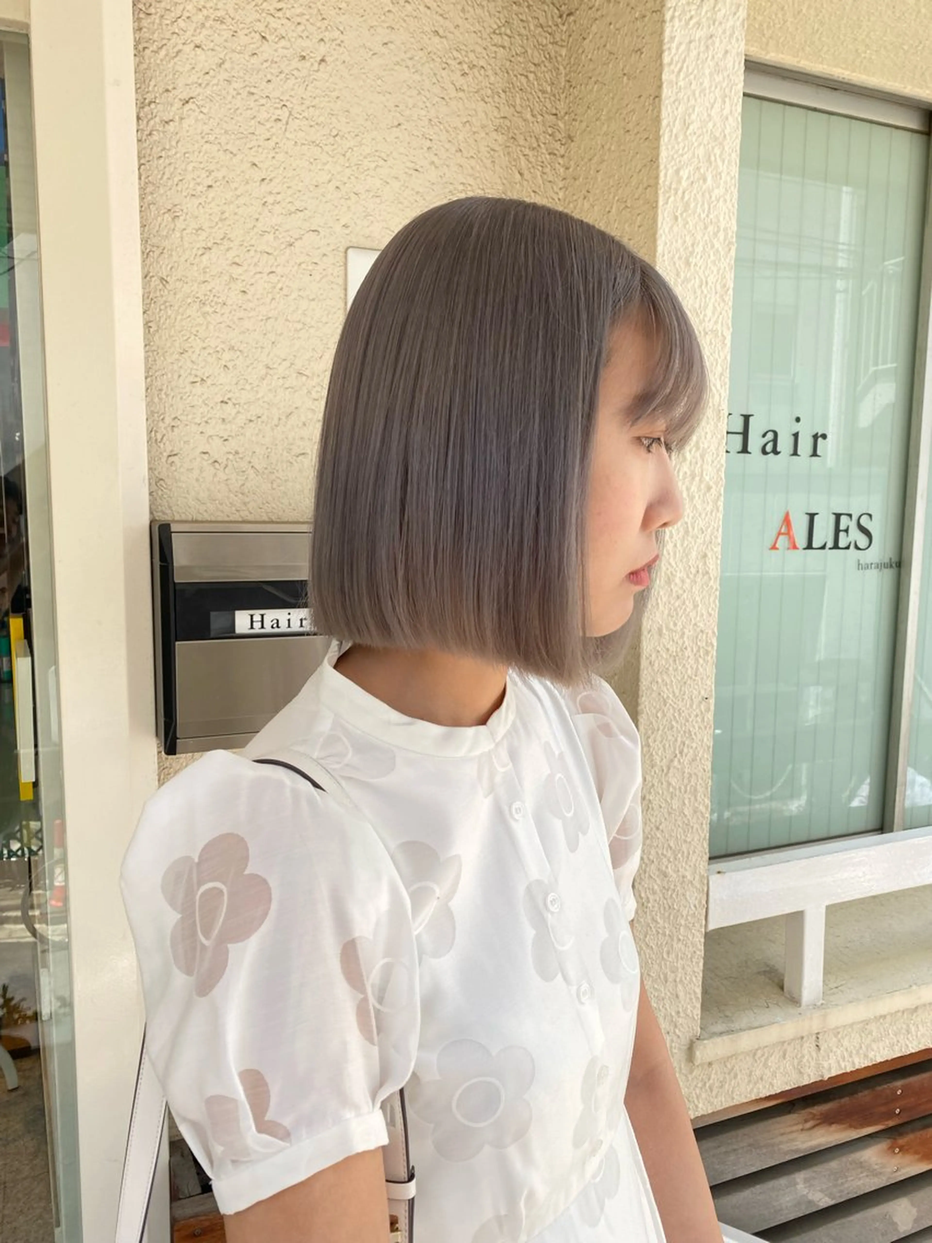 ショート カラー デザインカラー グレージュ ハイライトカラー ハイトーンカラー オリーブカラー カット ヘアカラー トリートメント レイヤー/ウルフエク テブリーチ磯部ユズキのヘアスタイル