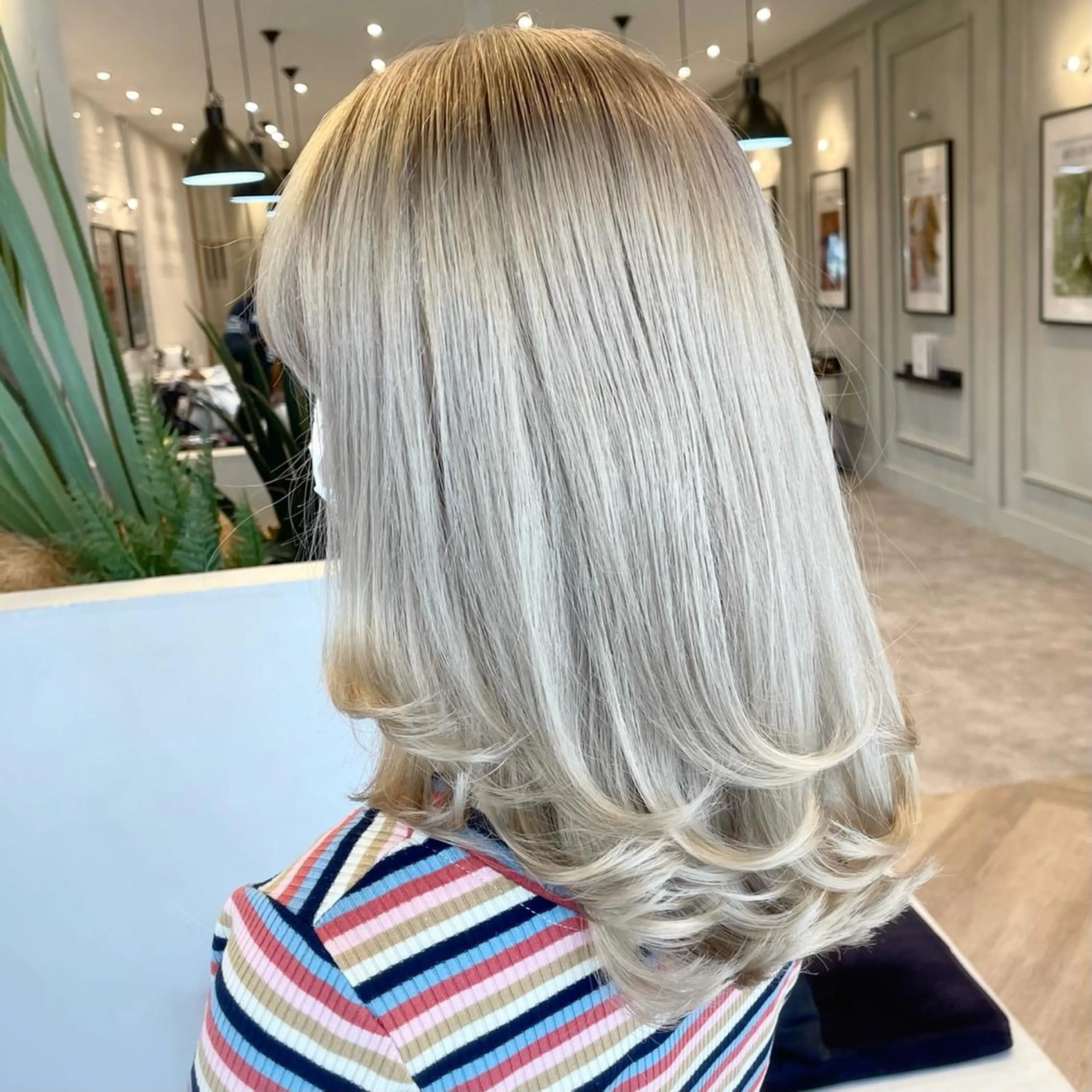 ミディアム カラー ヘアアレンジ バレイヤージュ デザインカラー ハイライトカラー 外国人風カラー ハイライト カット ヘアカラー トリートメント アンドウ ユウ/ レイヤーカット/韓国のヘアスタイル